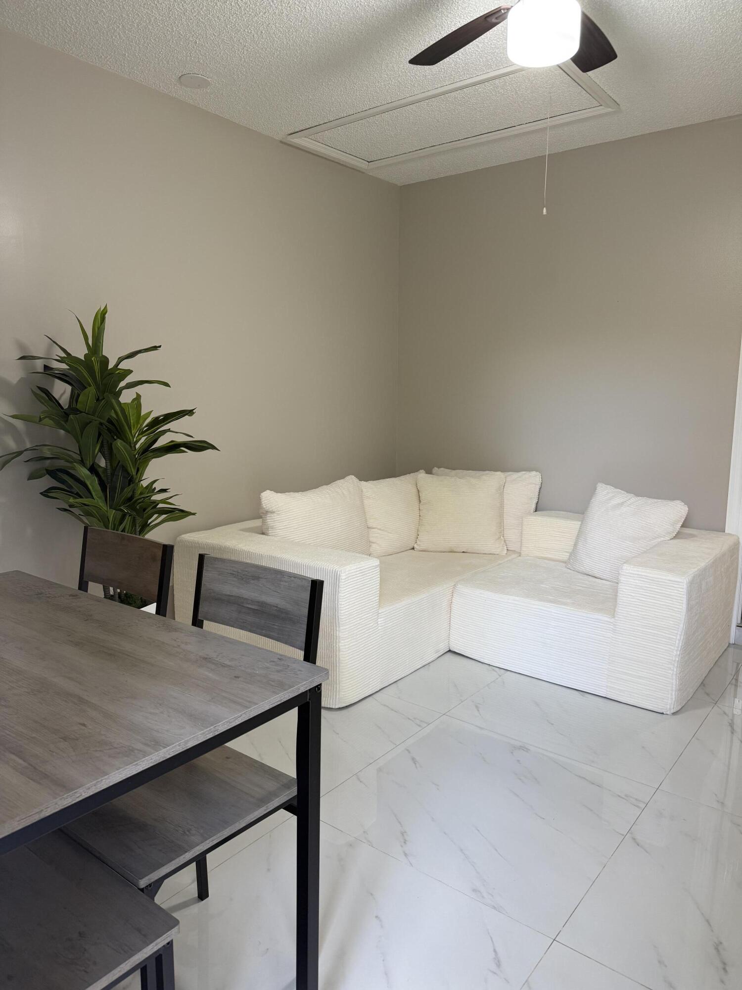LOXAHATCHEE GROVES - Residential