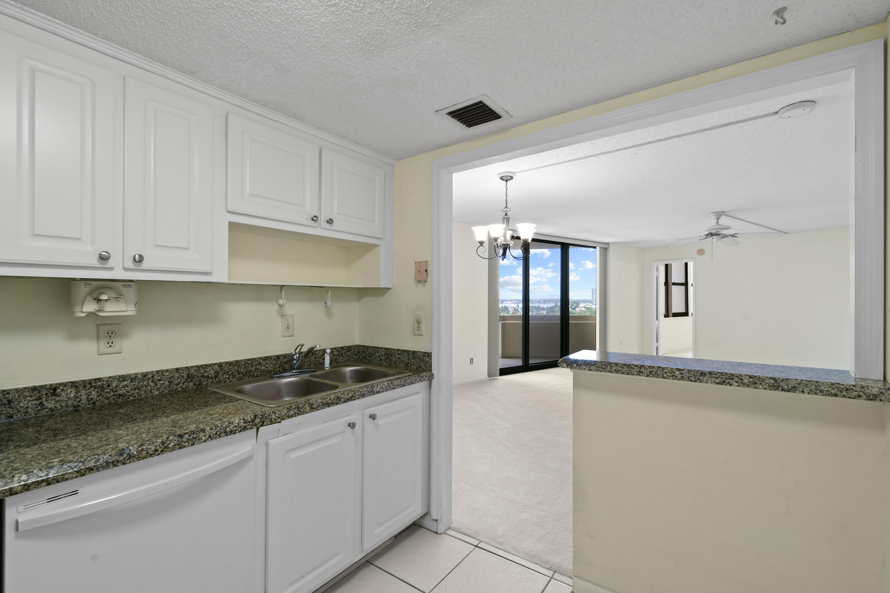 PHOENIX TOWERS CONDO - Residential Lease