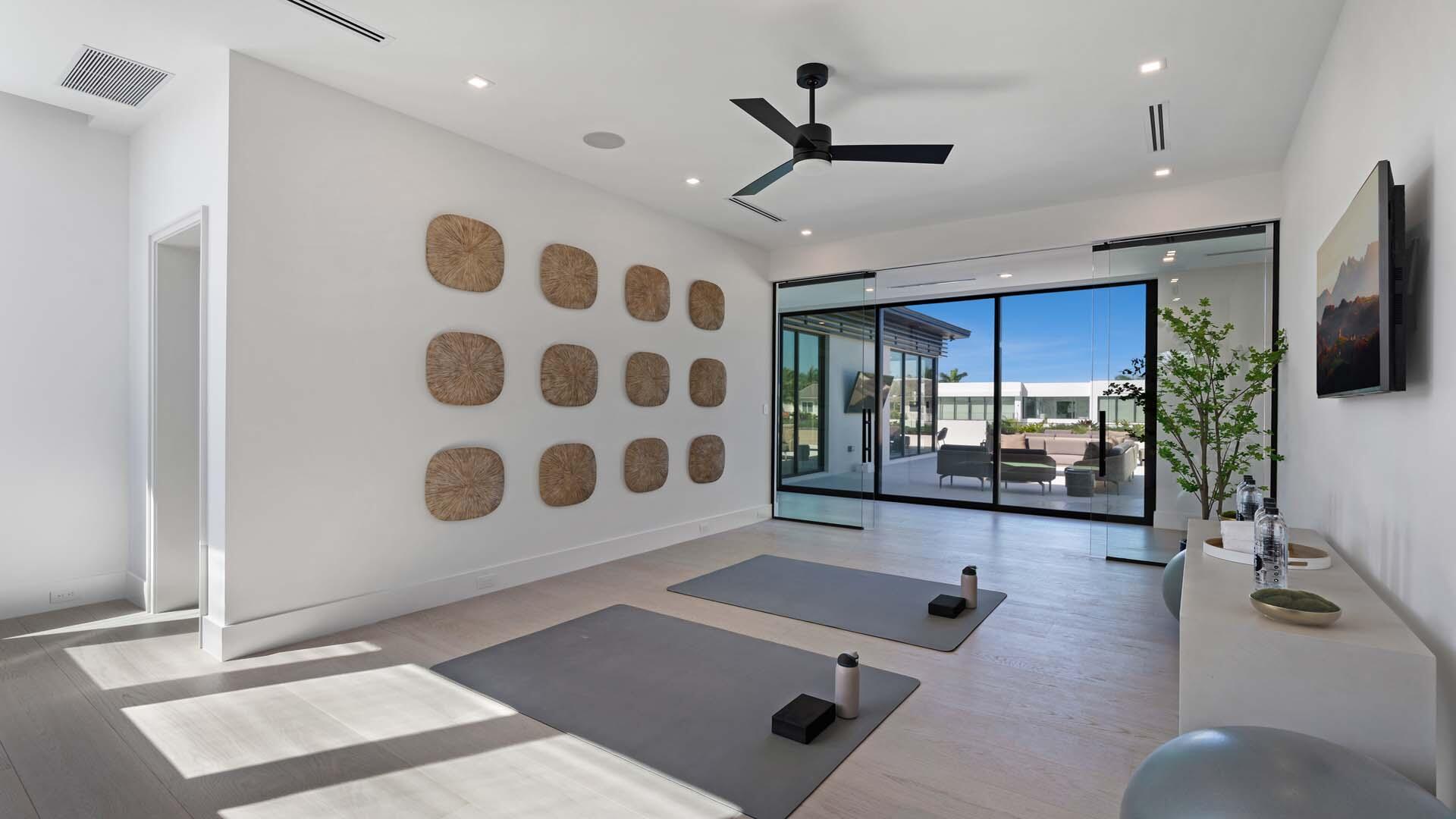 ROYAL PALM YACHT & COUNTRY CLUB - Residential