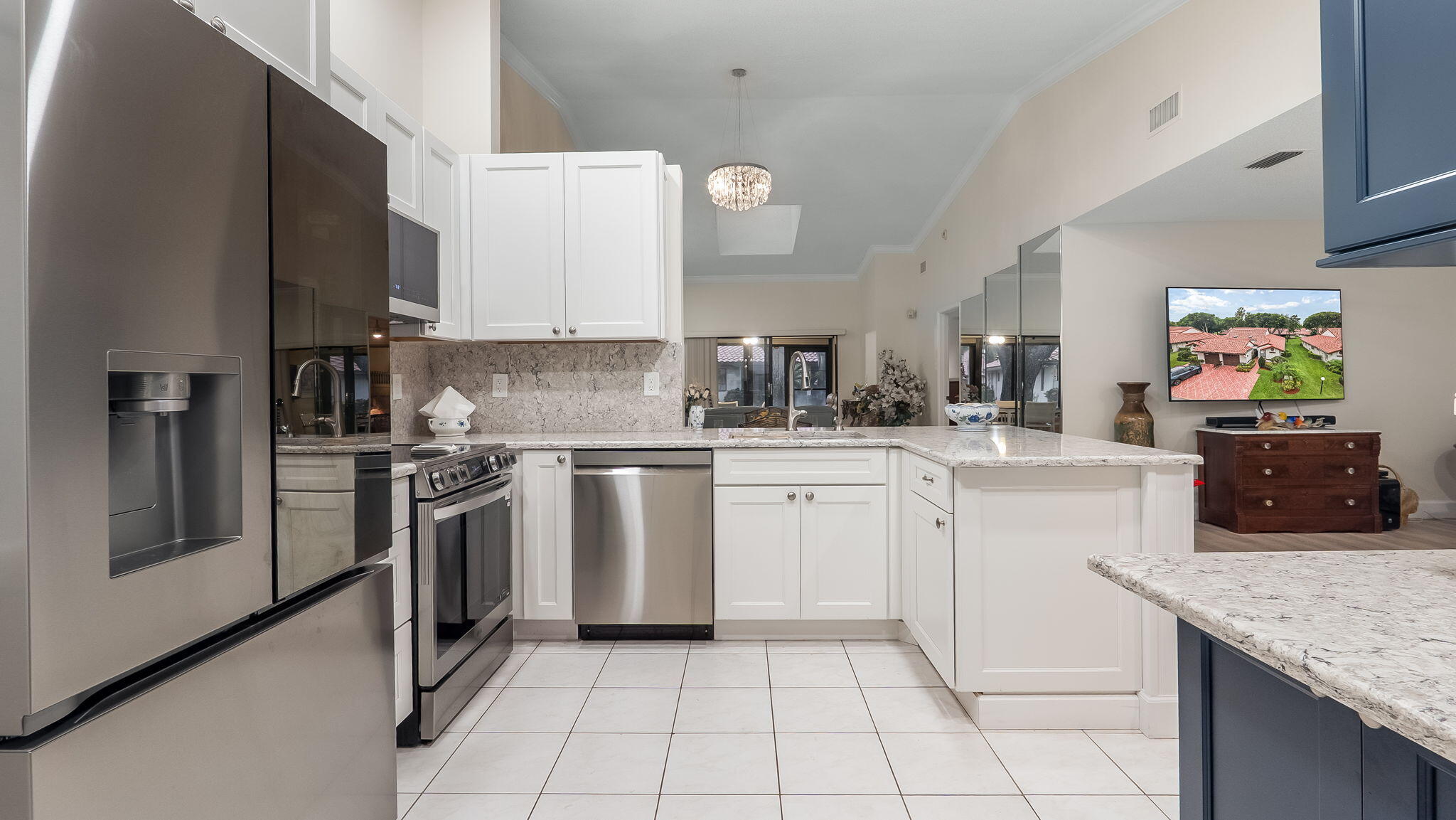 HUNTINGTON POINTE - Residential