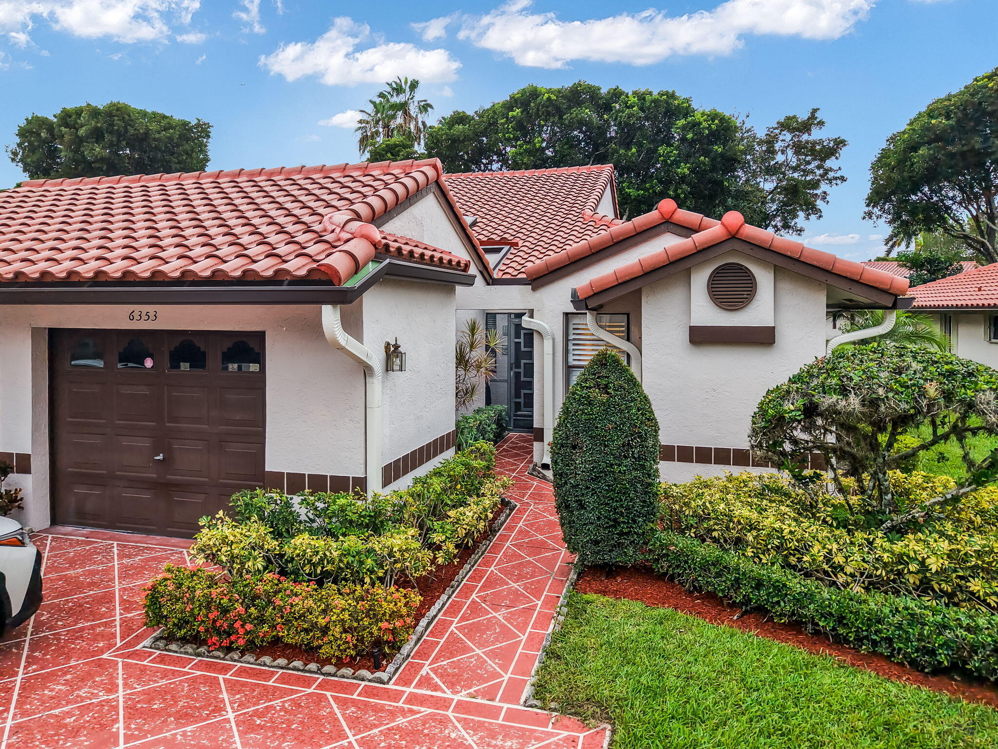 HUNTINGTON POINTE - Residential