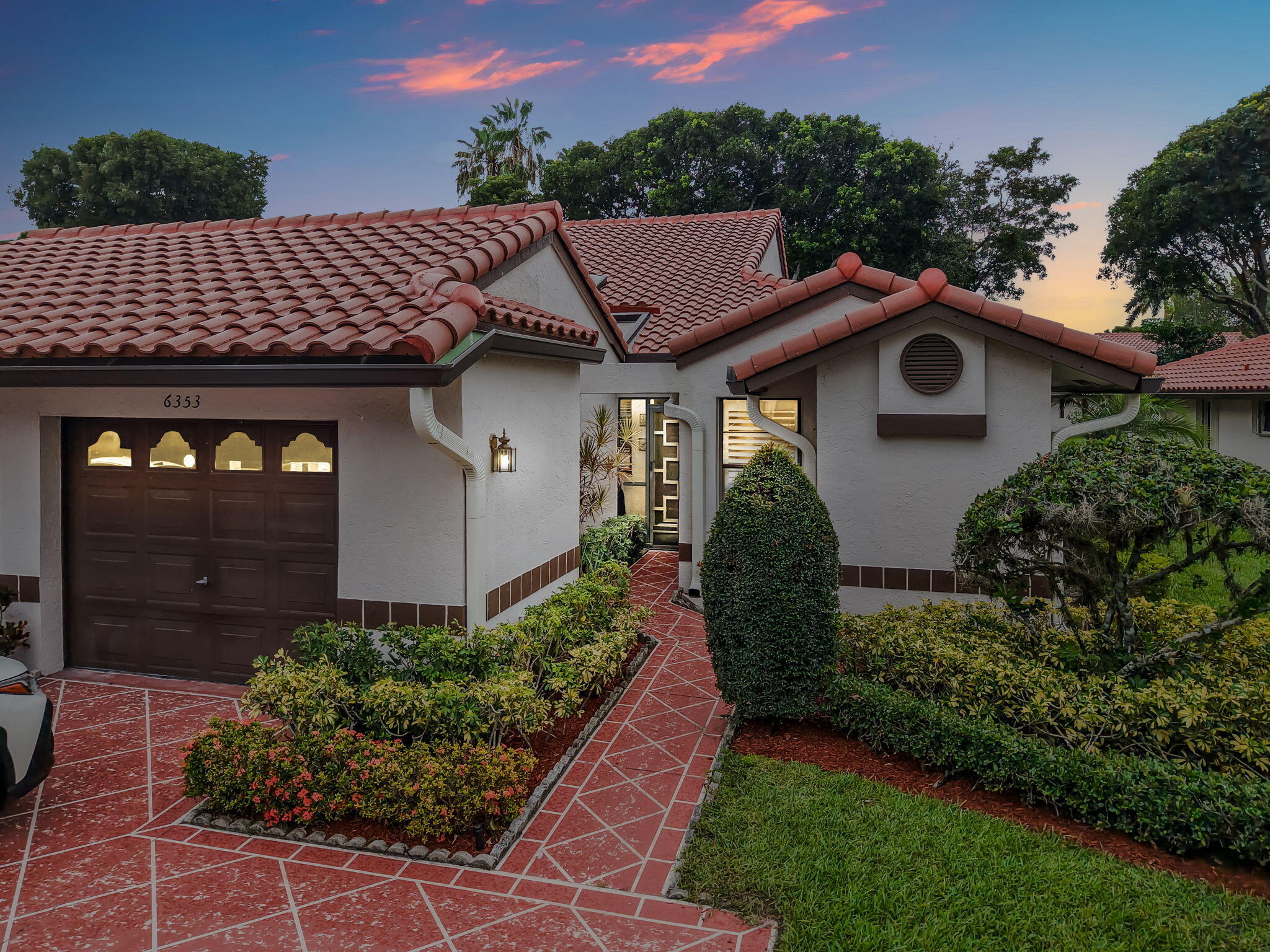 HUNTINGTON POINTE - Residential