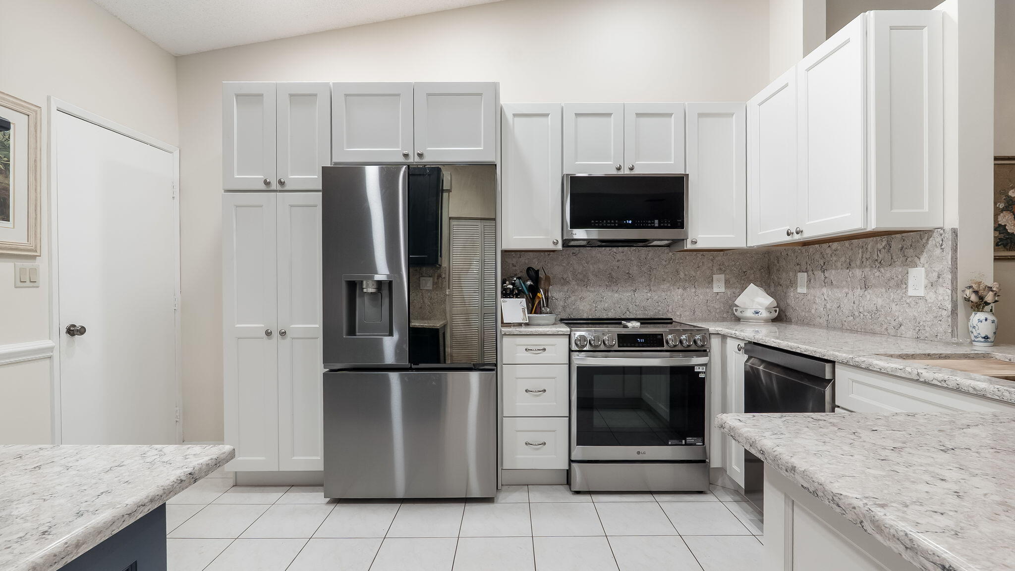 HUNTINGTON POINTE - Residential