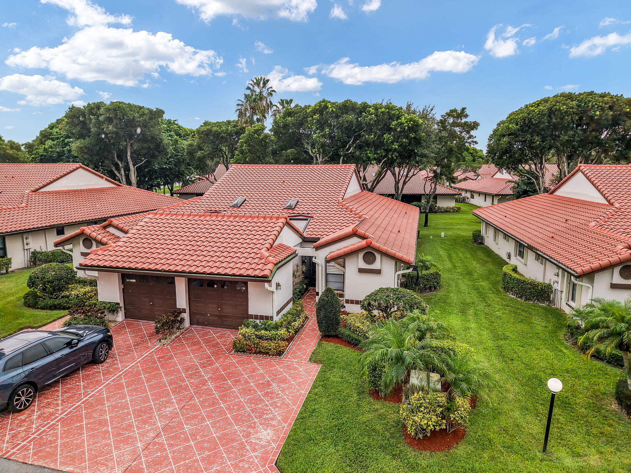 HUNTINGTON POINTE - Residential