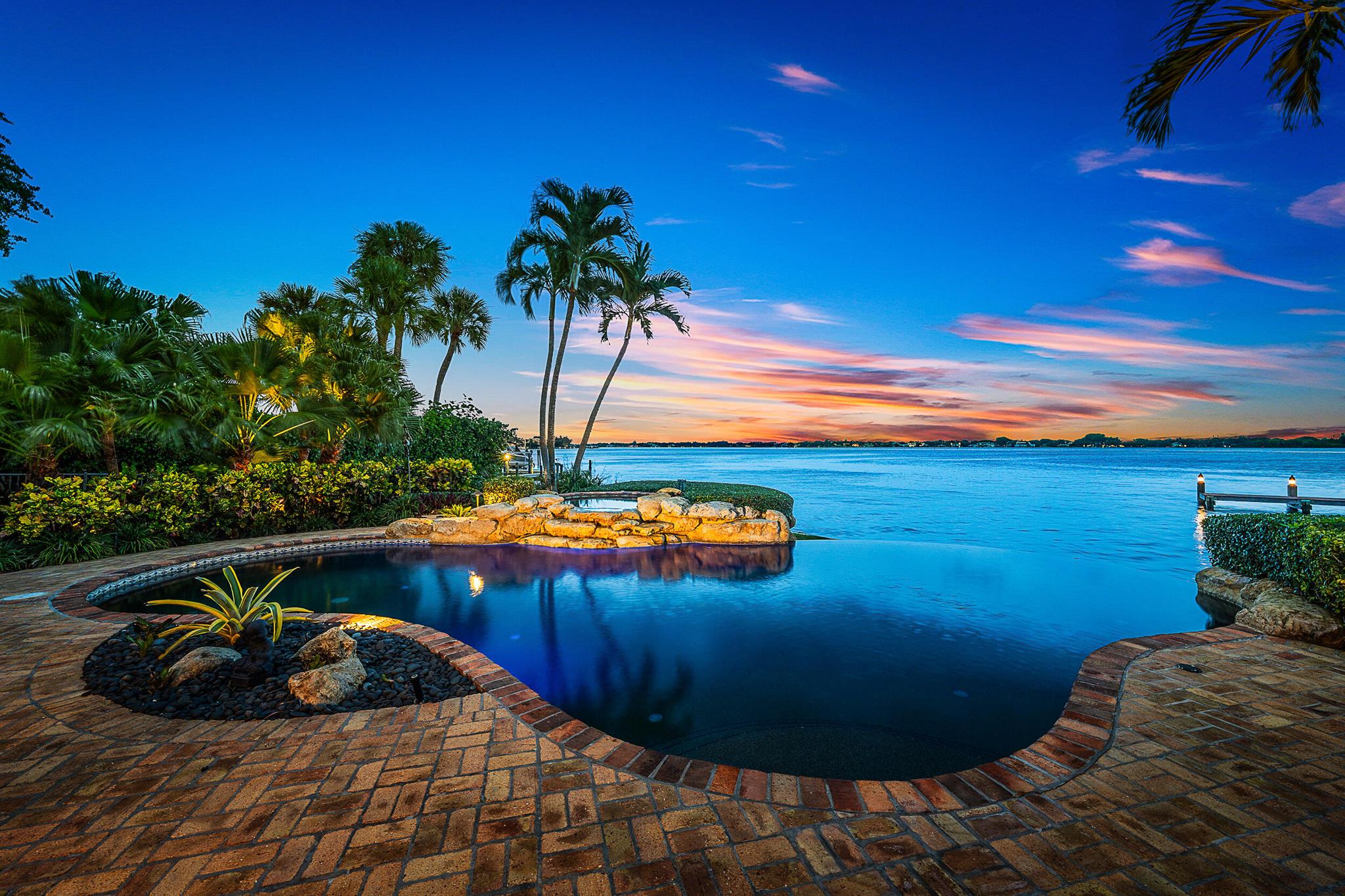 Tequesta Country Club - Residential