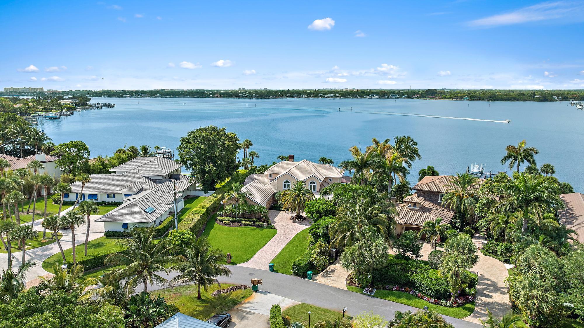 Tequesta Country Club - Residential