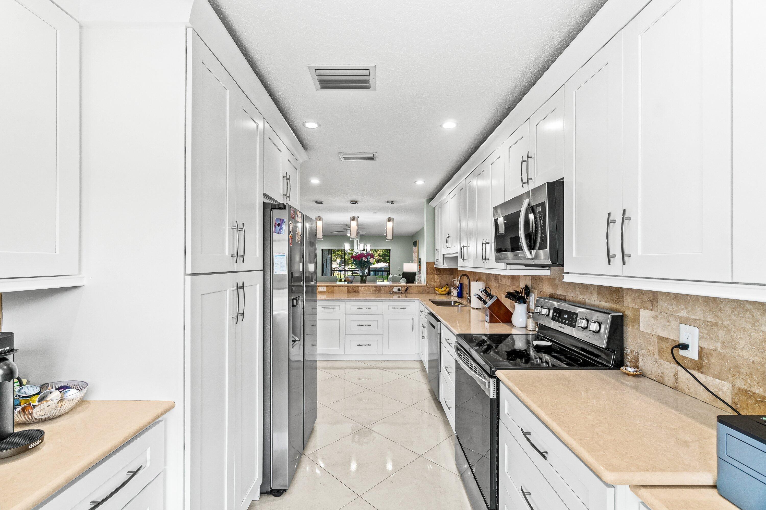 STRATFORD AT HUNTERS RUN CONDO - Residential