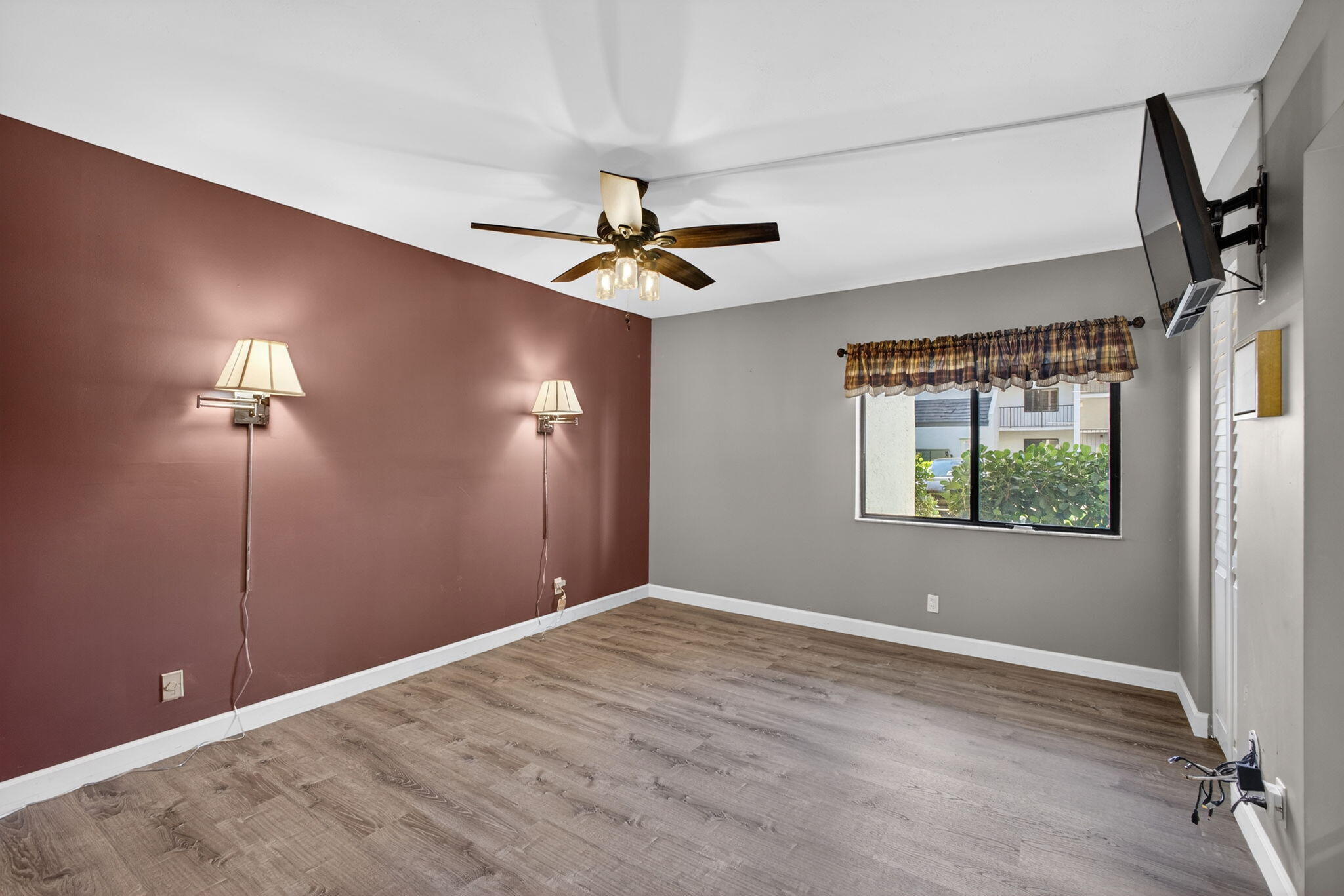 SEA RISE CONDO - Residential