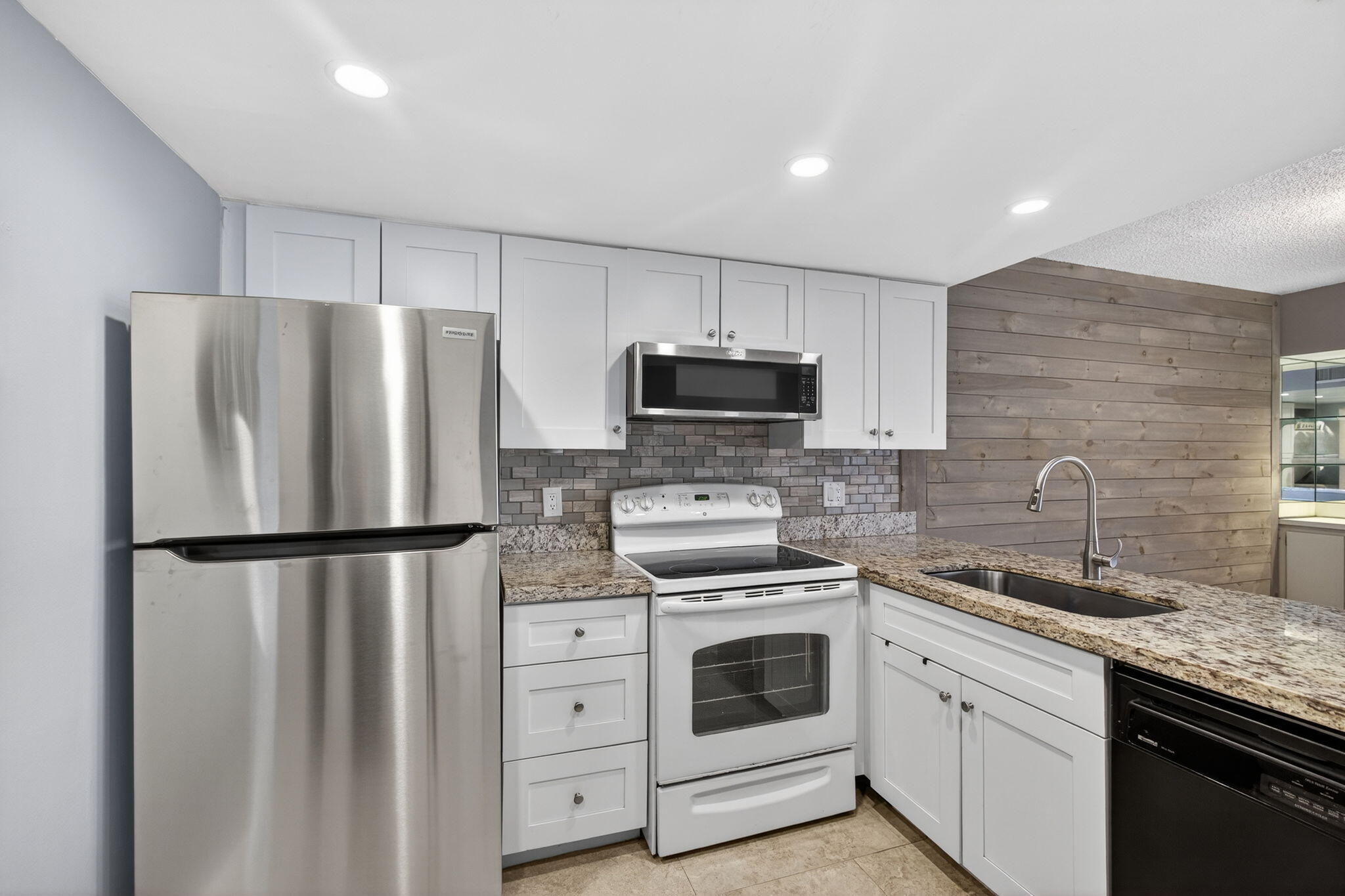 SEA RISE CONDO - Residential