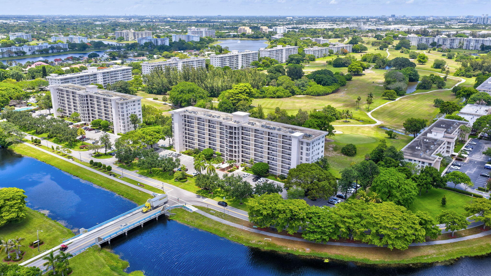 NO 13 PALM-AIRE COUNTRY CLUB - Residential