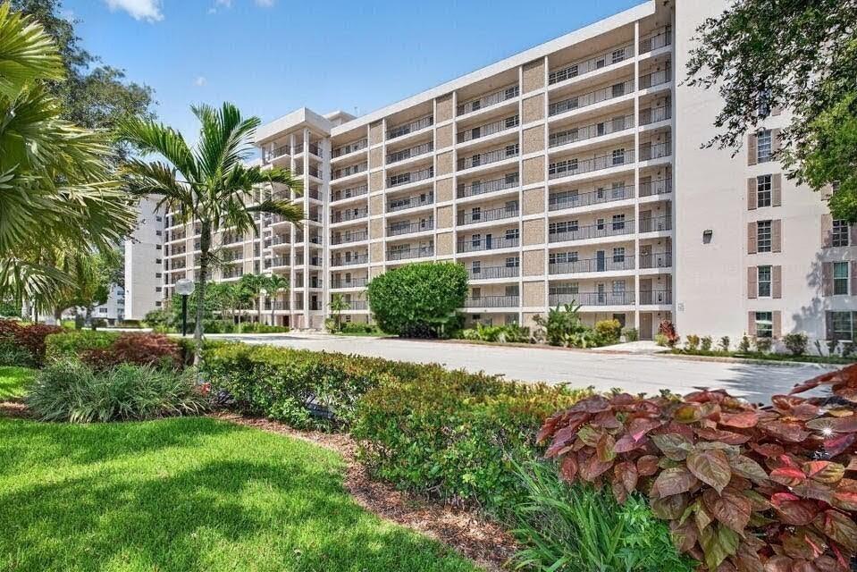 NO 13 PALM-AIRE COUNTRY CLUB - Residential