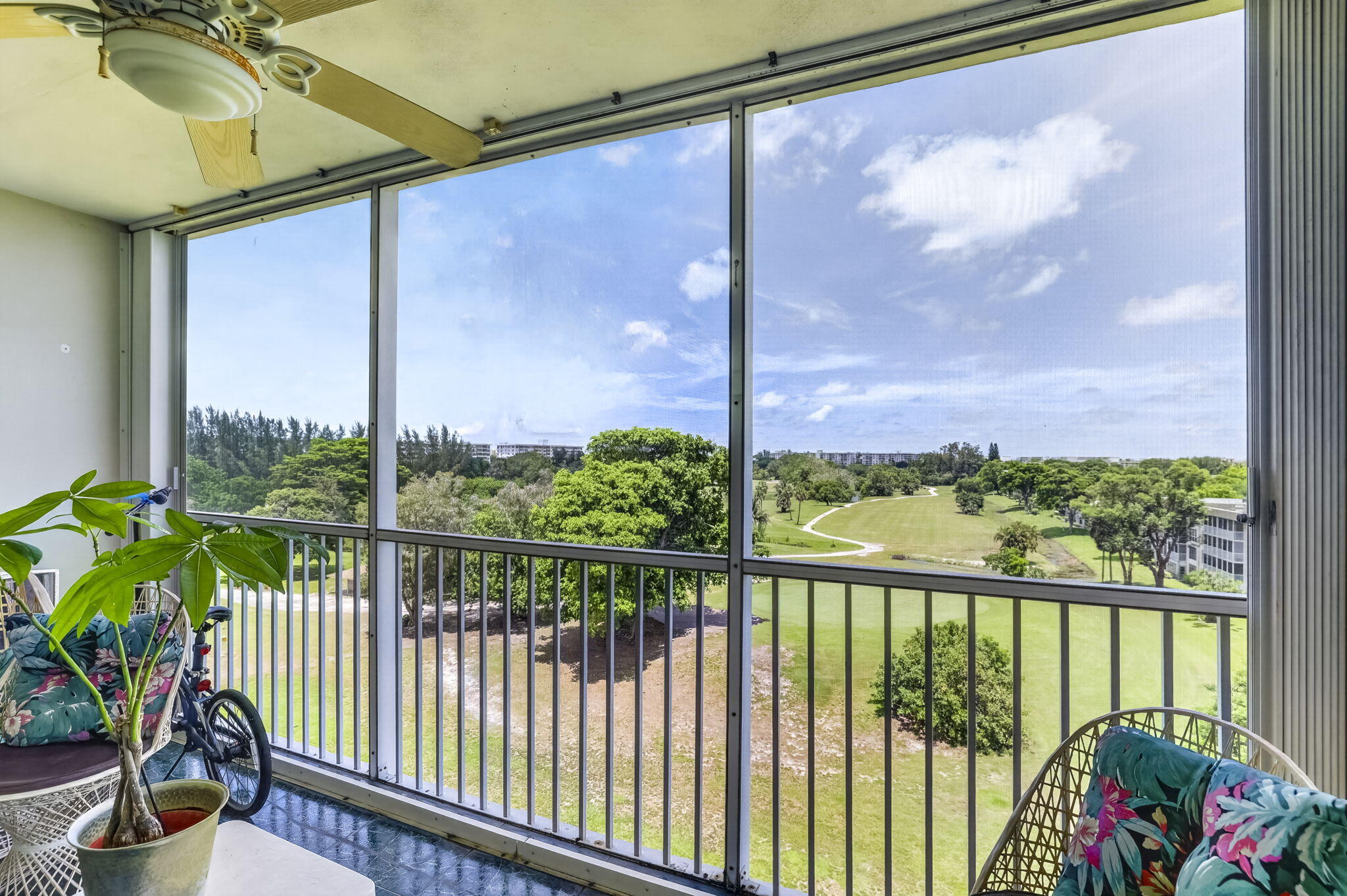 NO 13 PALM-AIRE COUNTRY CLUB - Residential