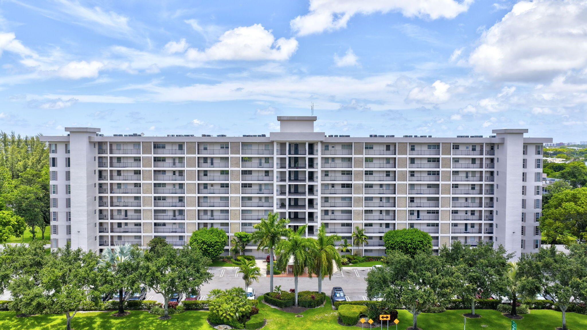 NO 13 PALM-AIRE COUNTRY CLUB - Residential