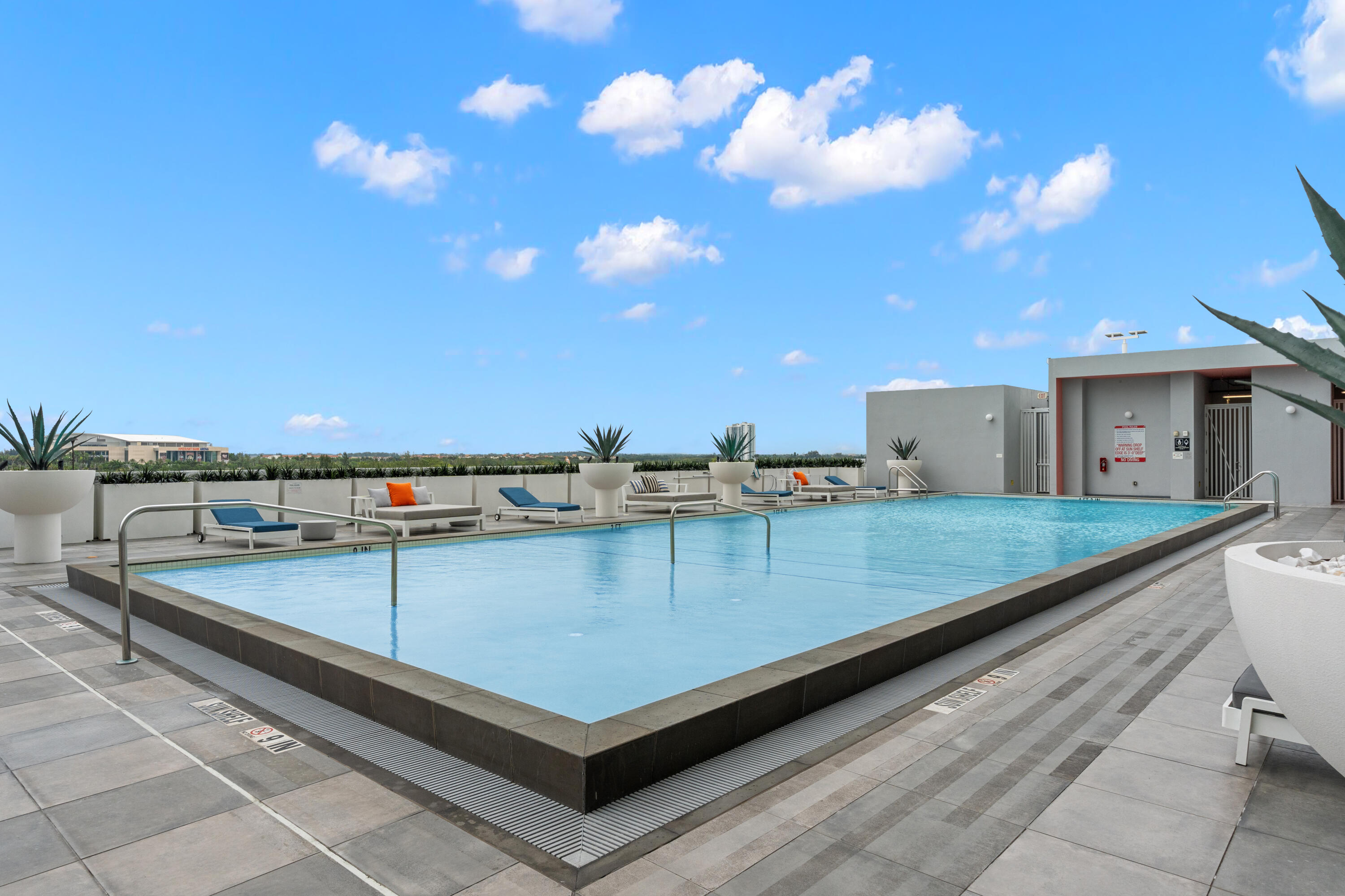 METROPICA NORTH TOWER ONE - Residential