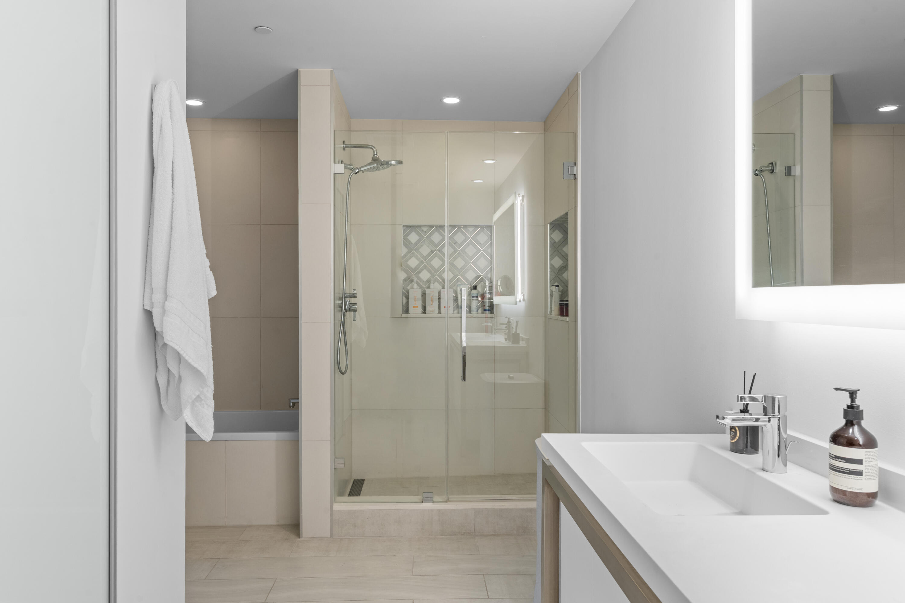 METROPICA NORTH TOWER ONE - Residential