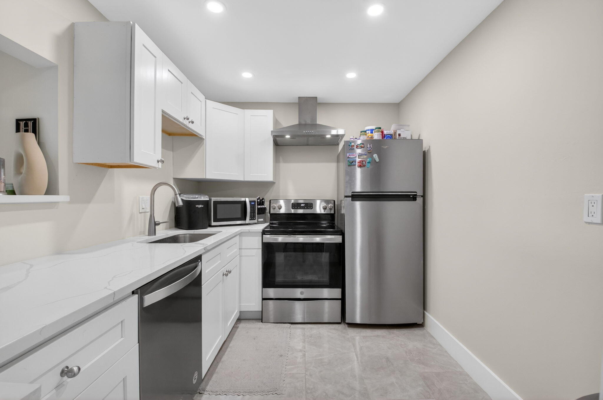 CASA DEL RIO CONDO - Residential Lease
