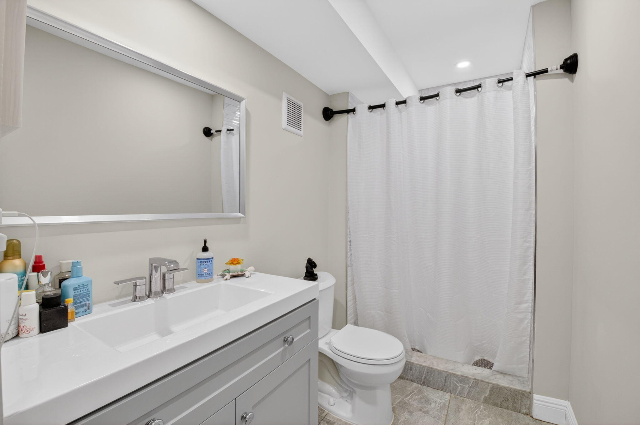 CASA DEL RIO CONDO - Residential Lease