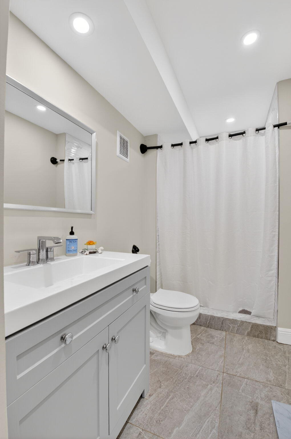 CASA DEL RIO CONDO - Residential Lease
