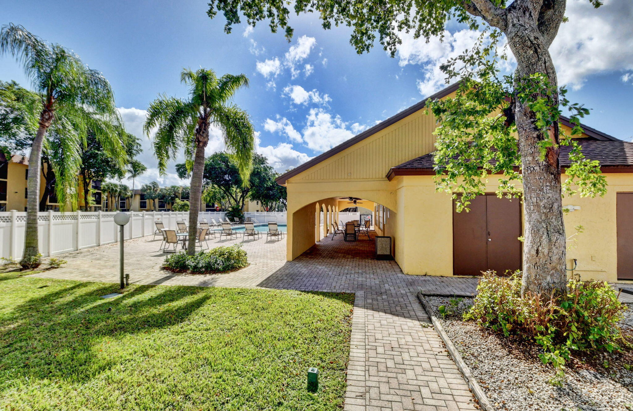CASA DEL RIO CONDO - Residential Lease