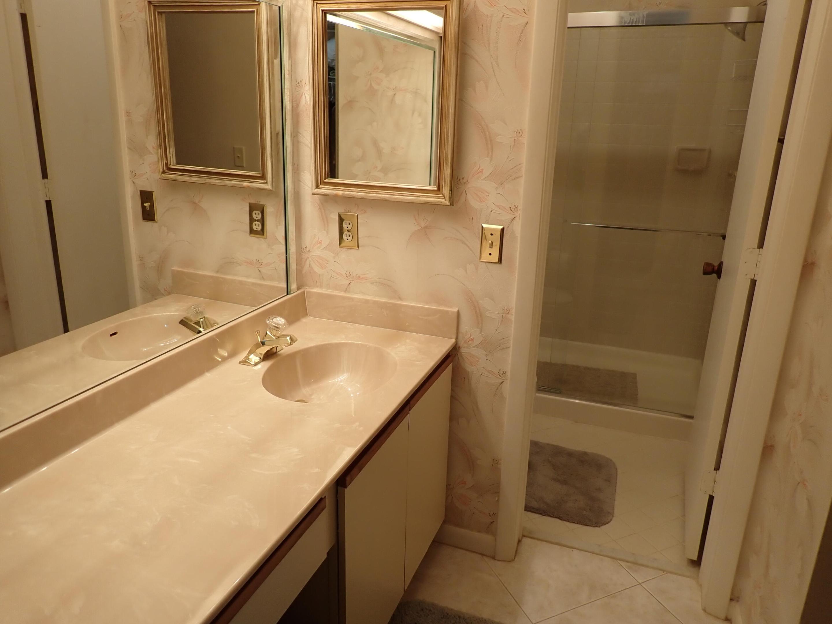 APPLEWOOD VILLAGE III-B CONDO - Residential
