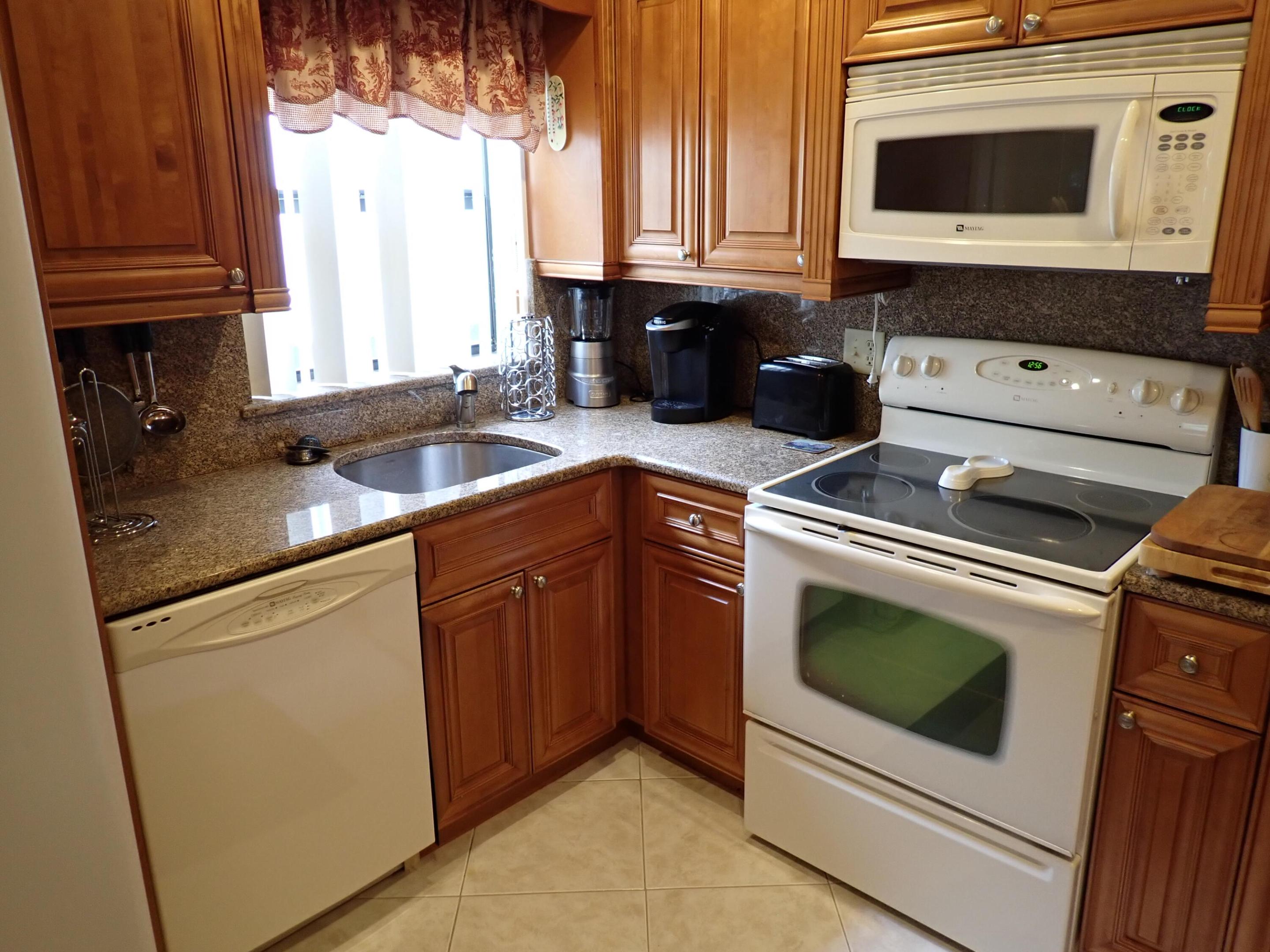 APPLEWOOD VILLAGE III-B CONDO - Residential
