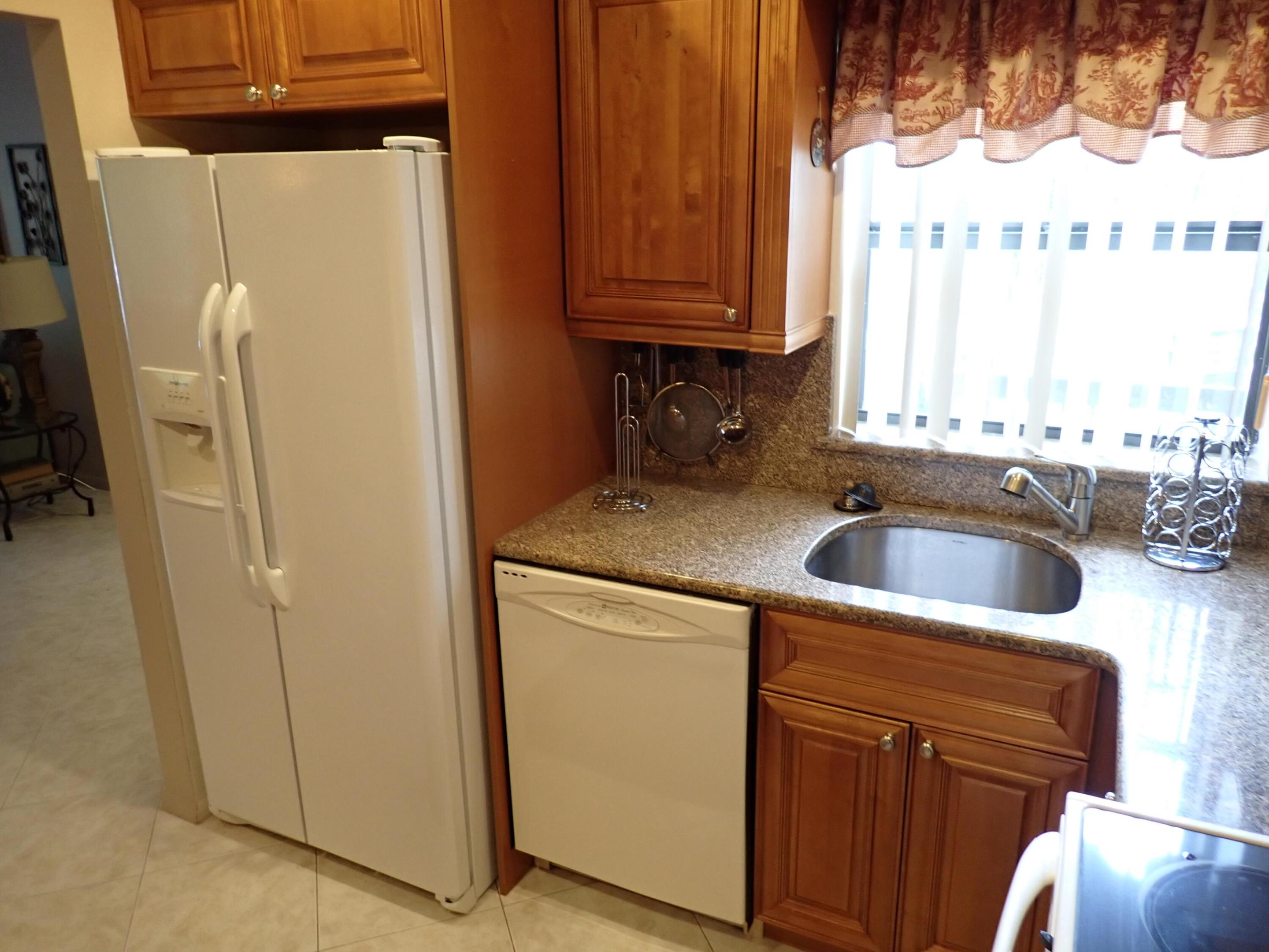 APPLEWOOD VILLAGE III-B CONDO - Residential