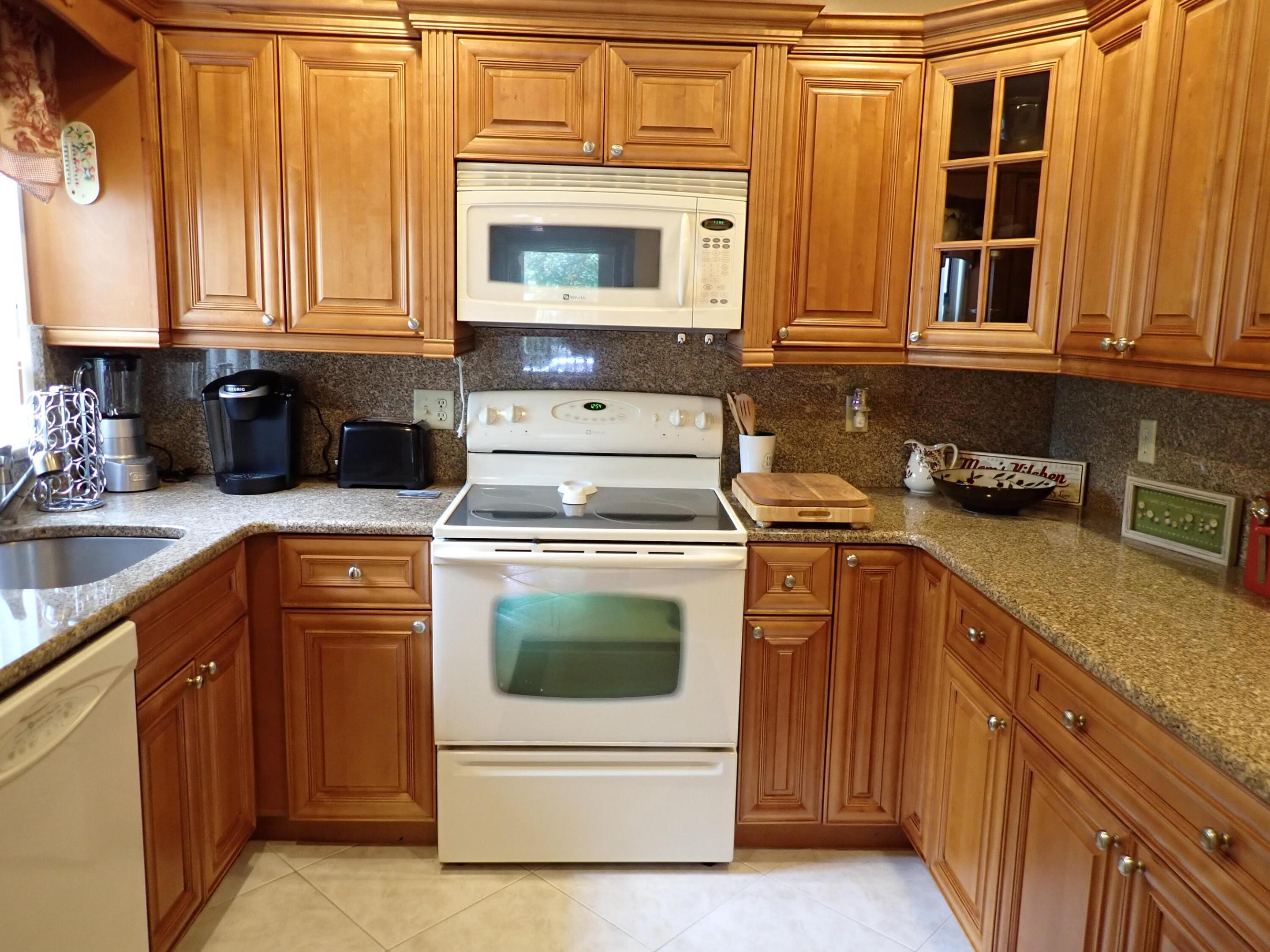 APPLEWOOD VILLAGE III-B CONDO - Residential