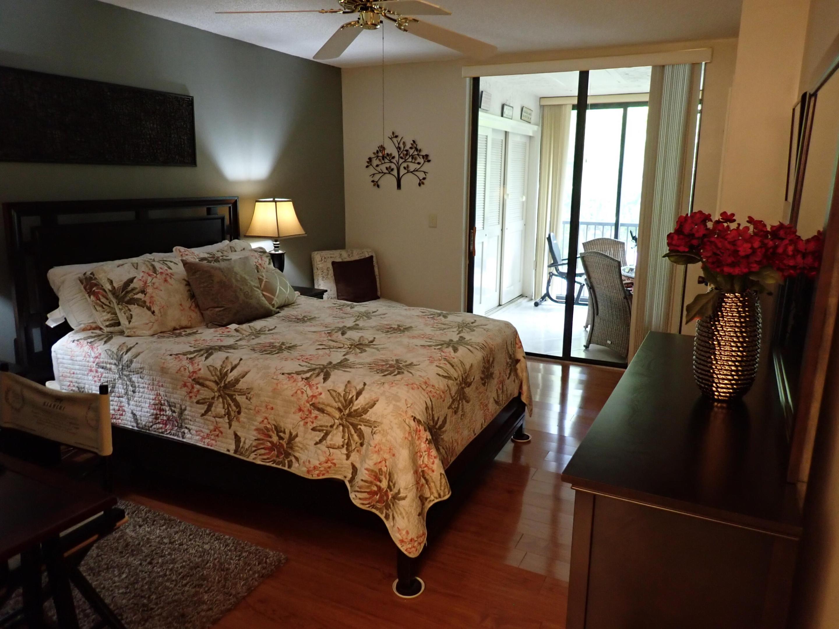 APPLEWOOD VILLAGE III-B CONDO - Residential