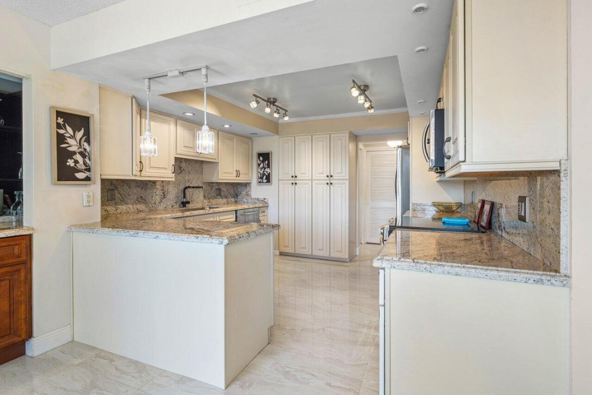 HARBORSIDE AT HILLSBORO BEACH - Residential