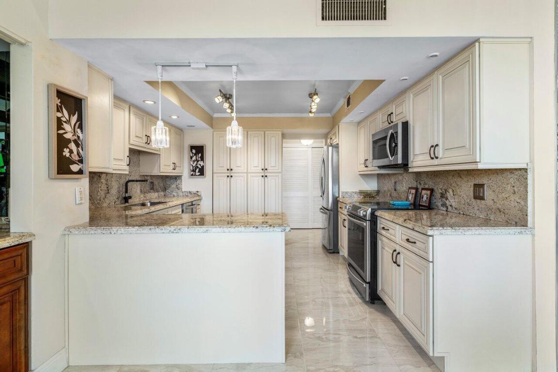 HARBORSIDE AT HILLSBORO BEACH - Residential