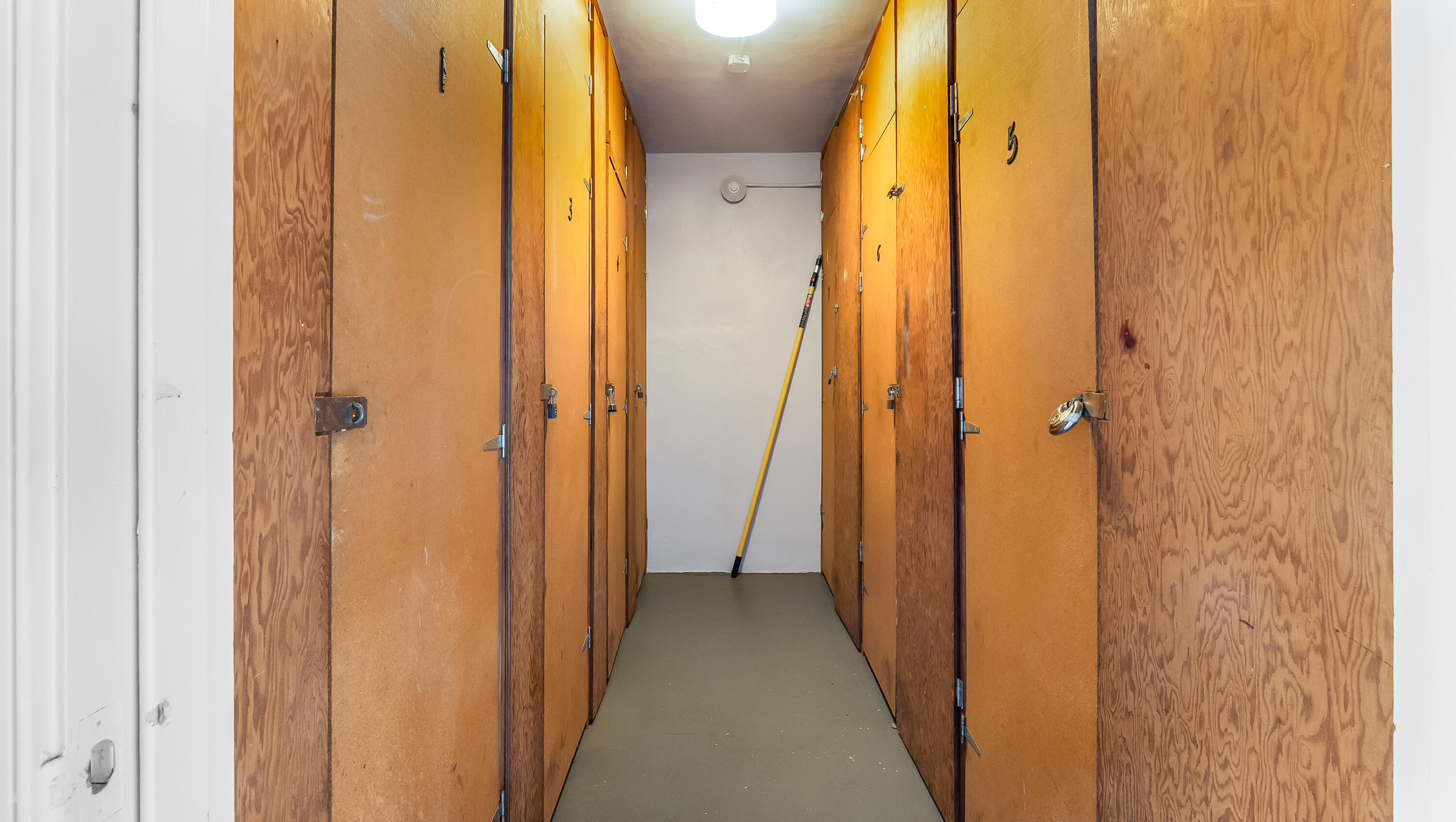 NO 4 PALM-AIRE COUNTRY CLUB - Residential Lease