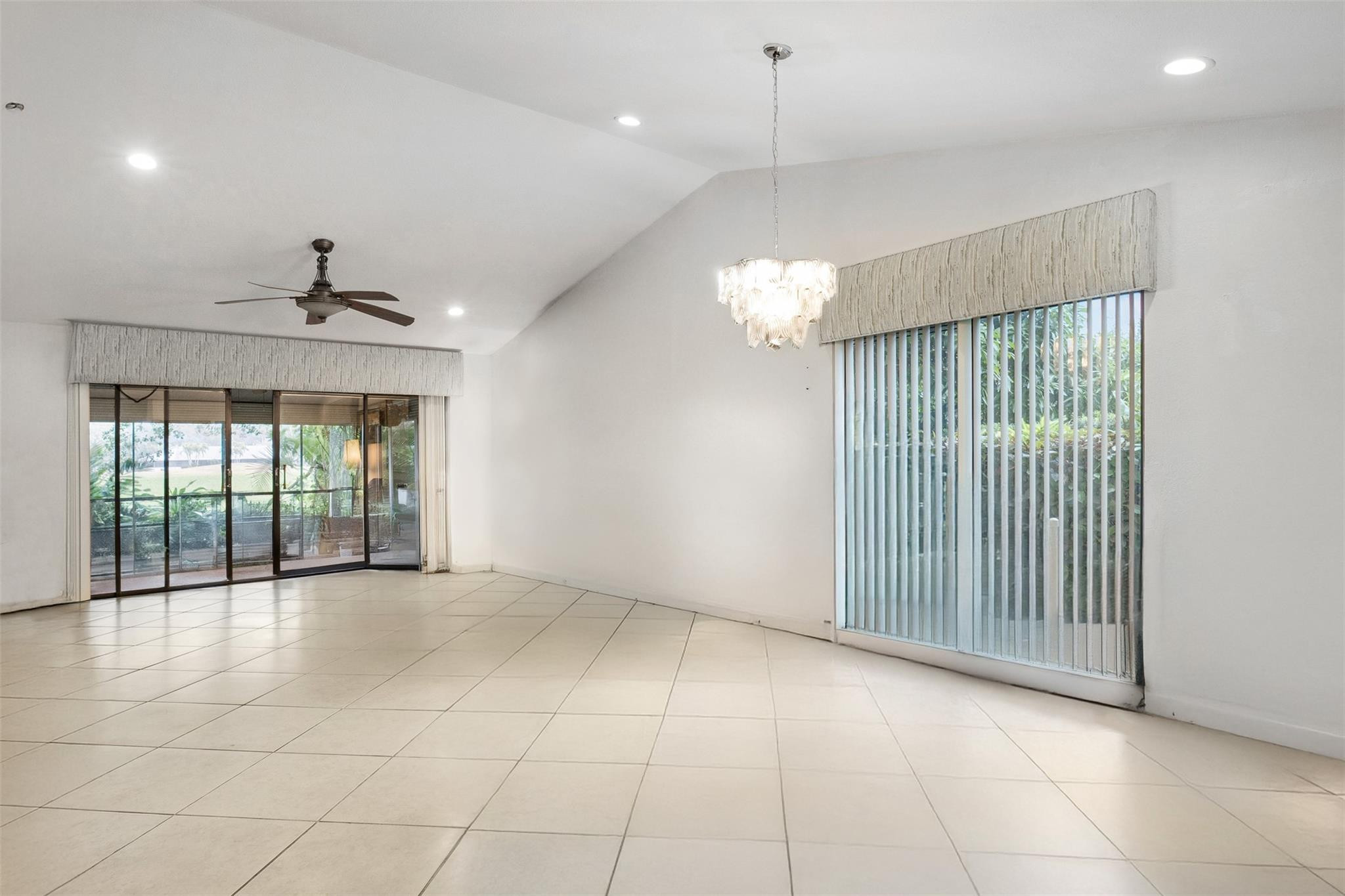 VILLAS OF BONAVENTURE - Residential