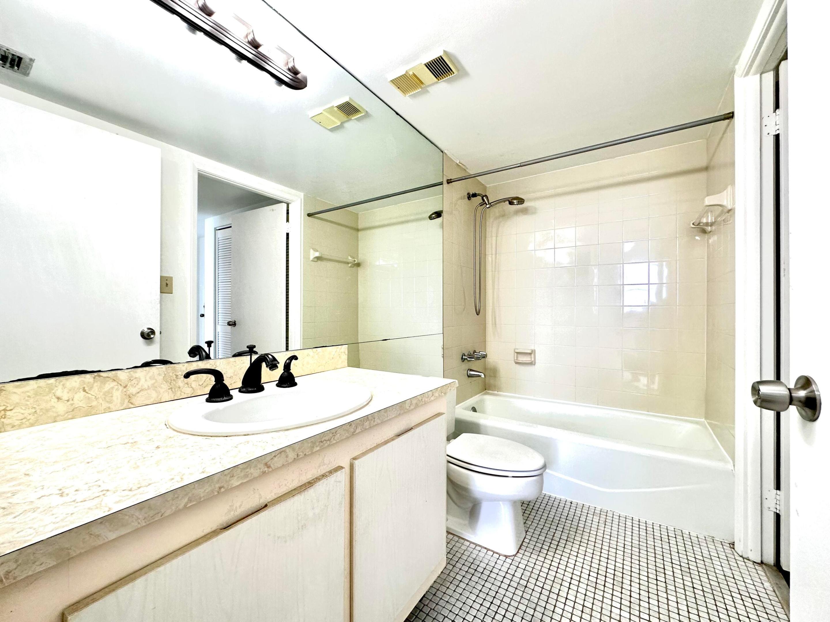 GREENWICH PH I CONDO - Residential Lease