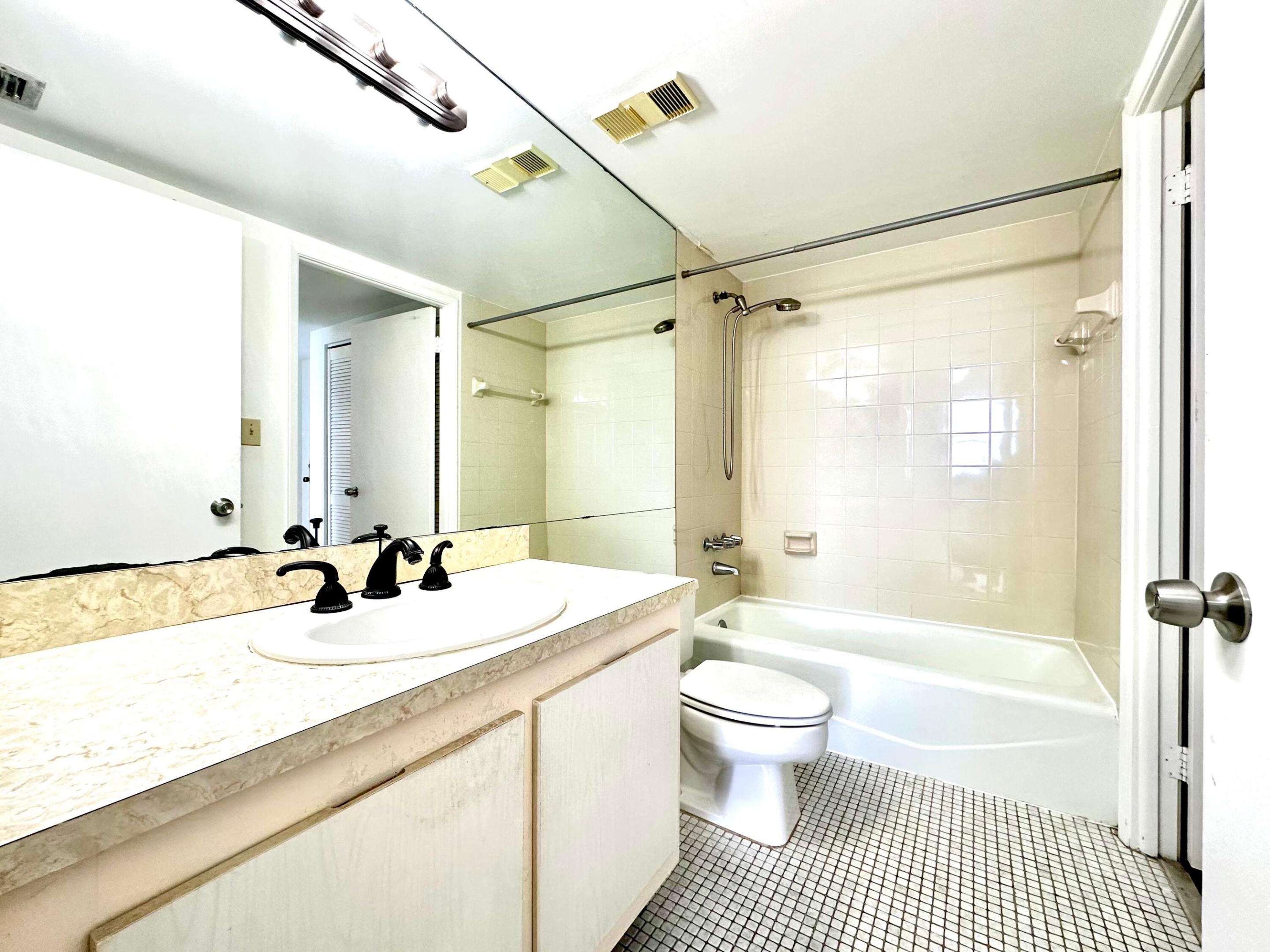 GREENWICH PH I CONDO - Residential Lease