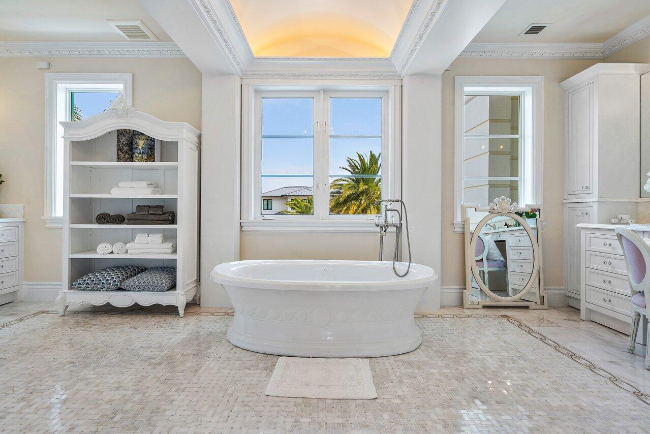 ROYAL PALM YACHT & COUNTRY CLUB - Residential
