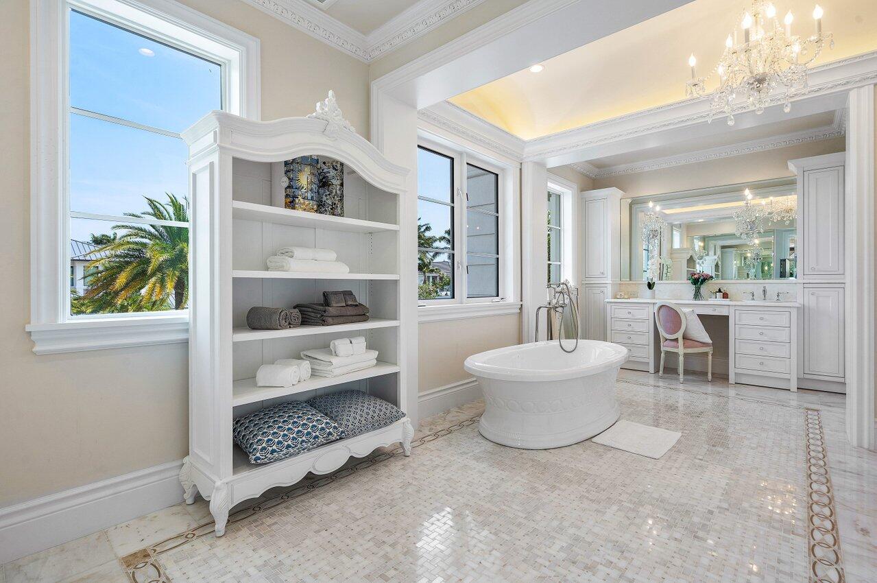 ROYAL PALM YACHT & COUNTRY CLUB - Residential