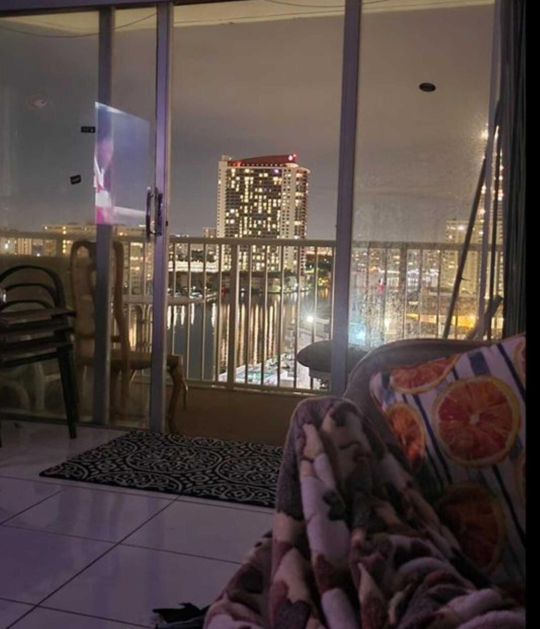 HEMISPHERES CONDO - Residential Lease
