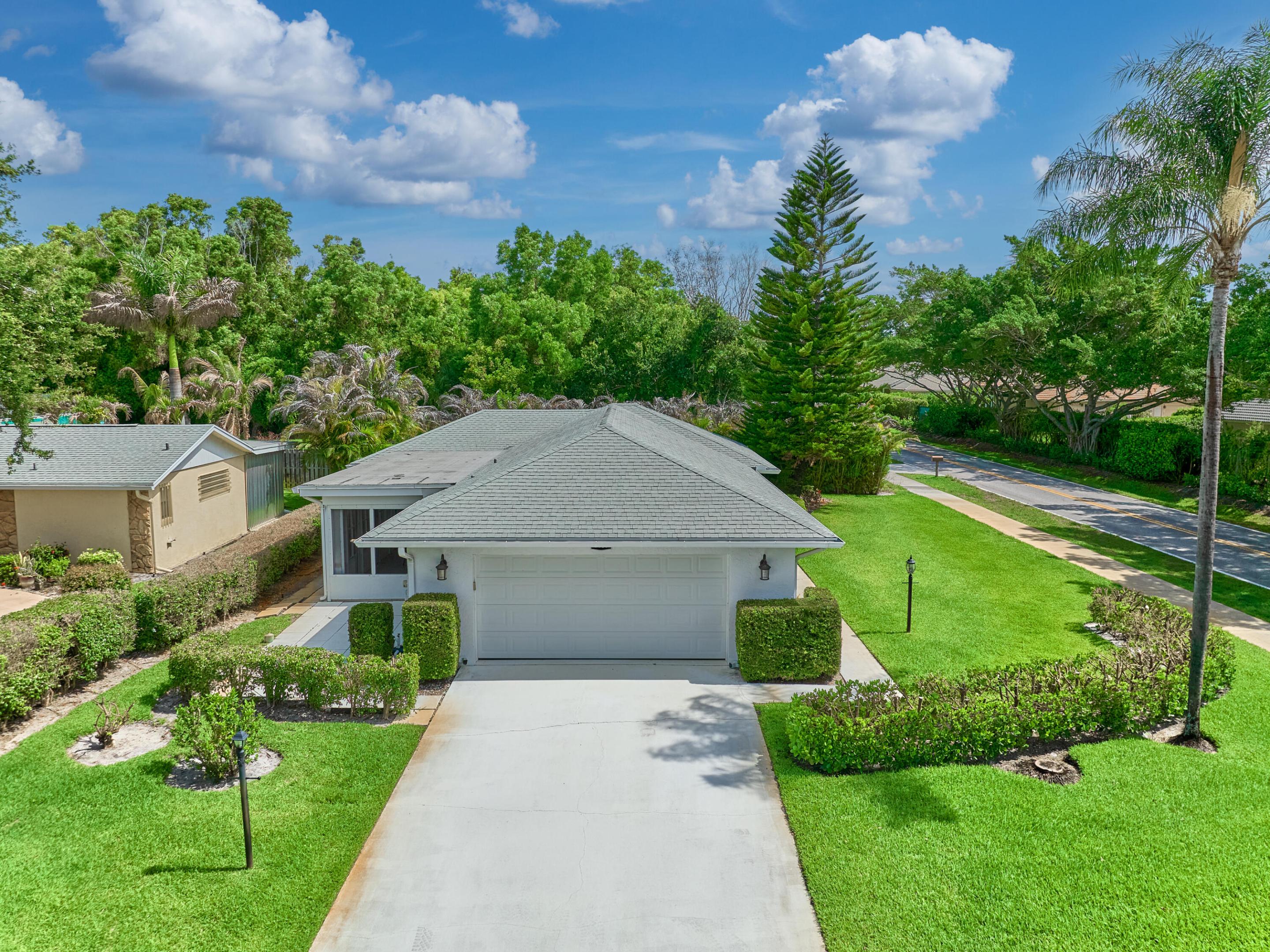 IROQUOIS PARK, Little Club - Residential