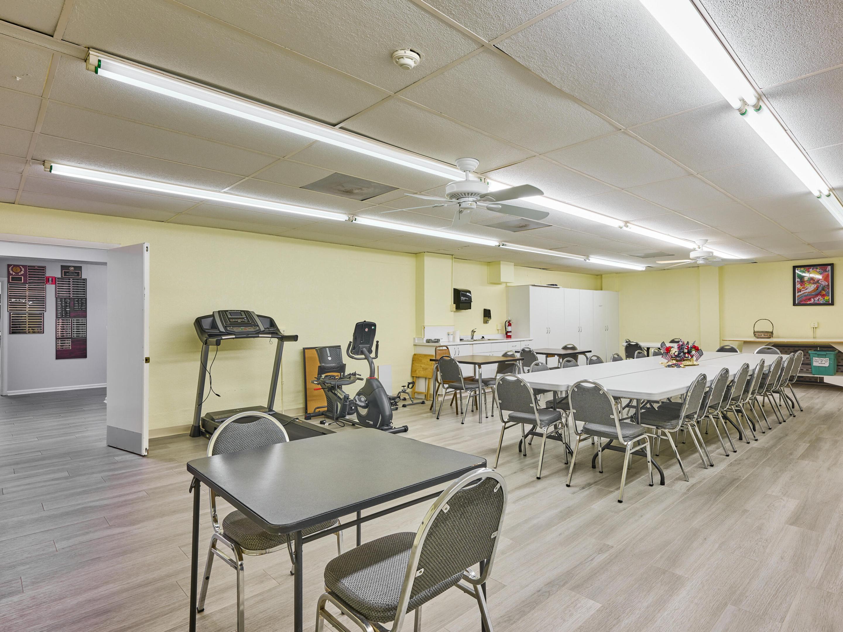 IROQUOIS PARK, Little Club - Residential