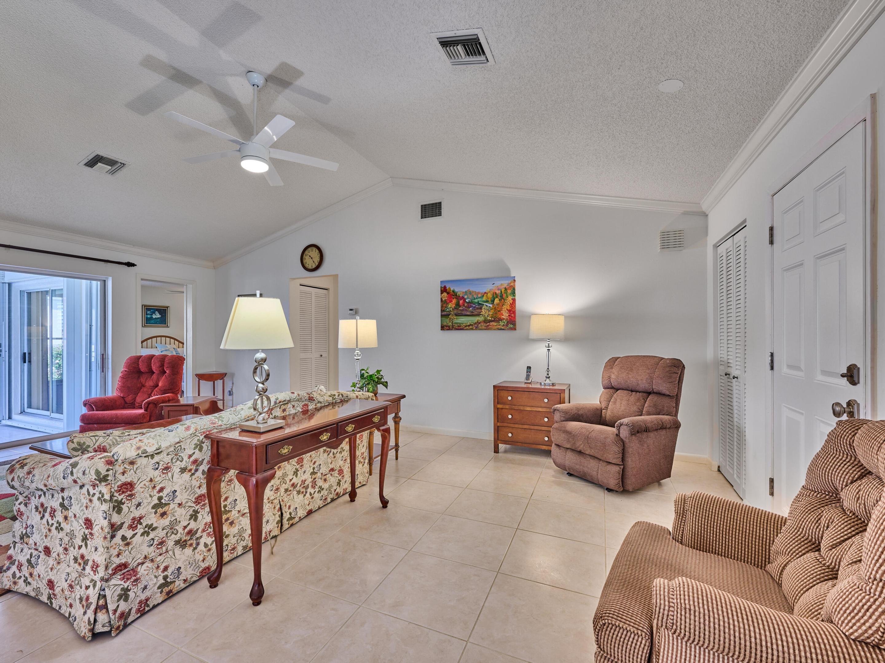 IROQUOIS PARK, Little Club - Residential