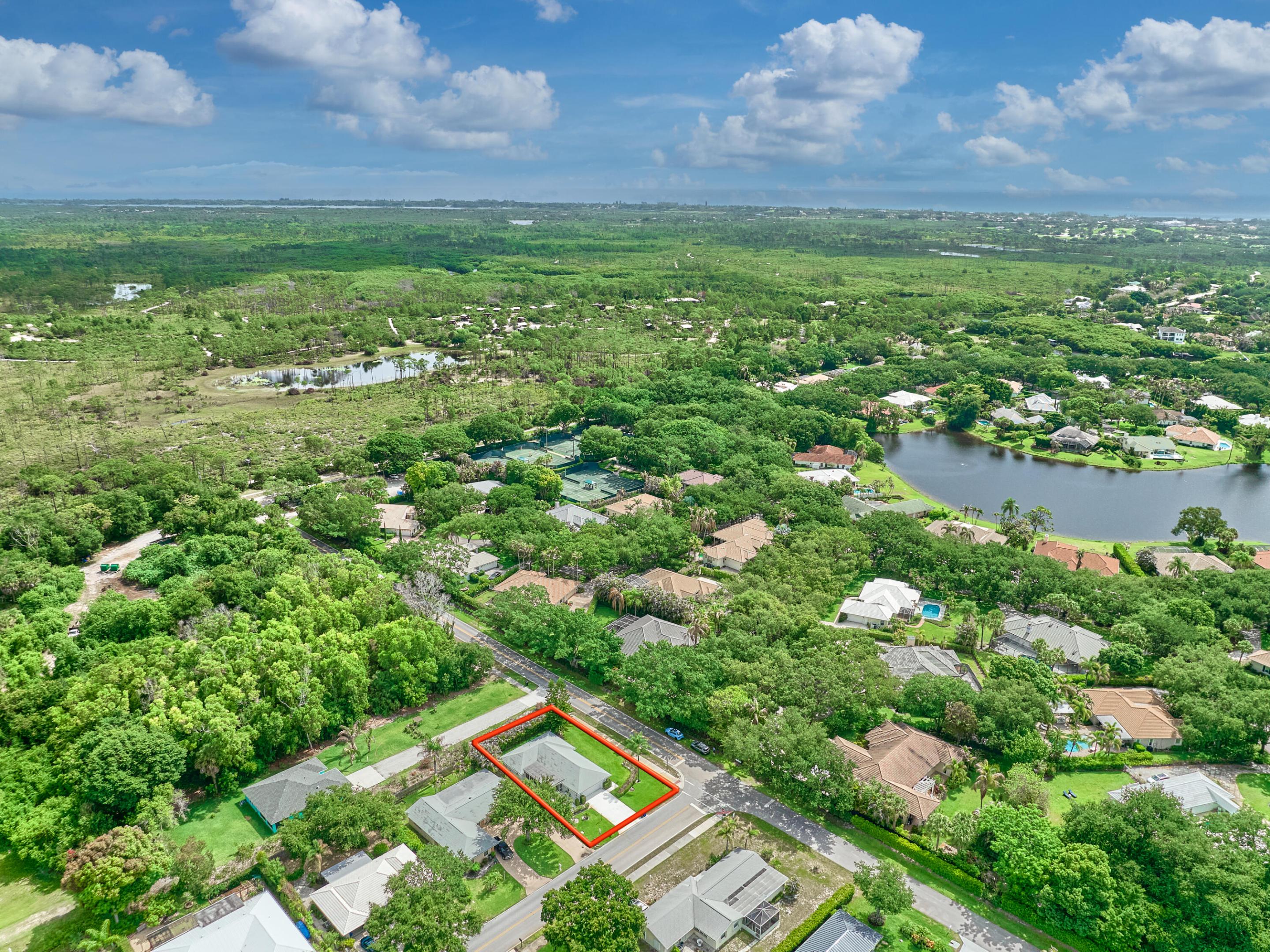 IROQUOIS PARK, Little Club - Residential