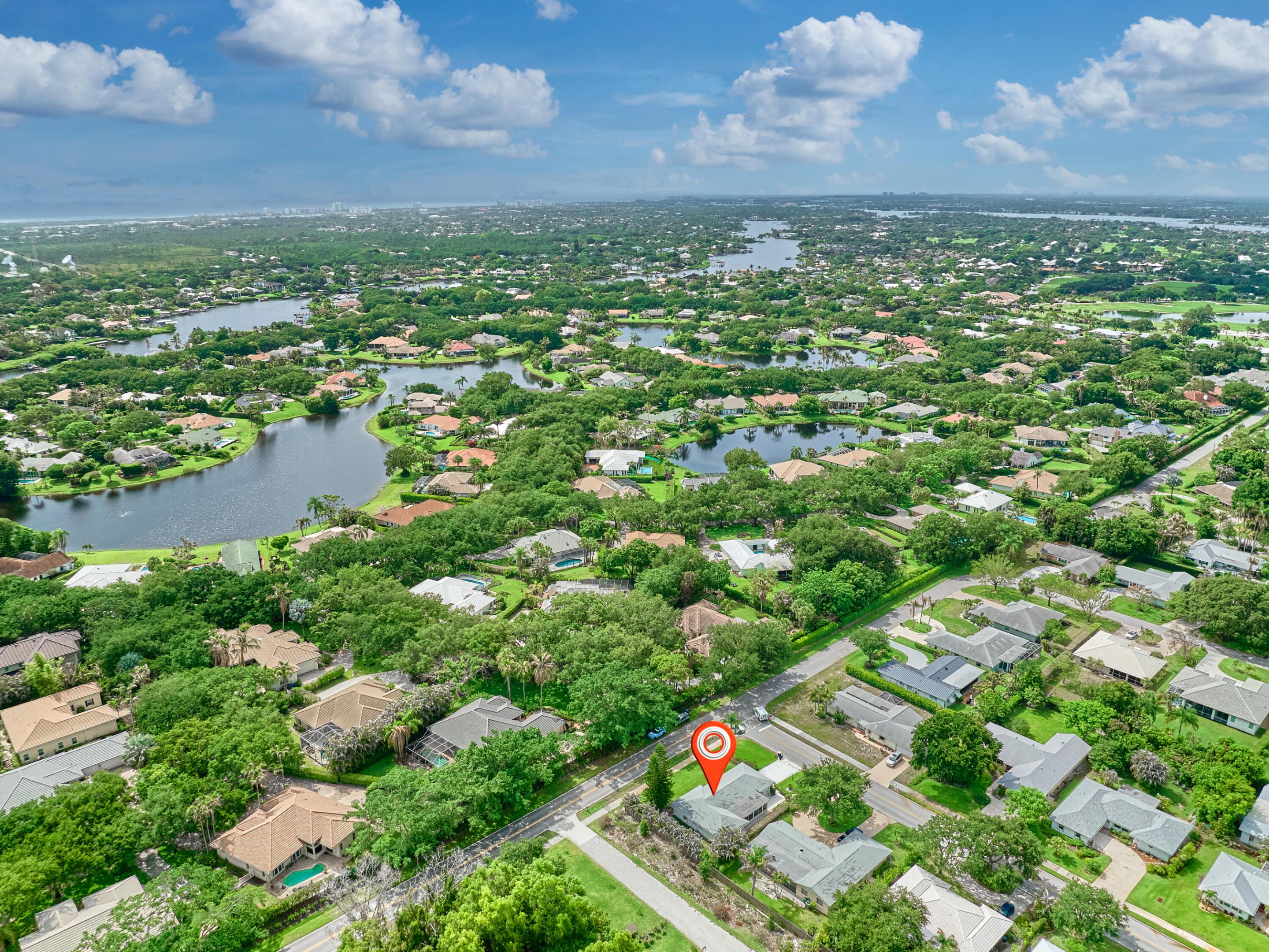 IROQUOIS PARK, Little Club - Residential
