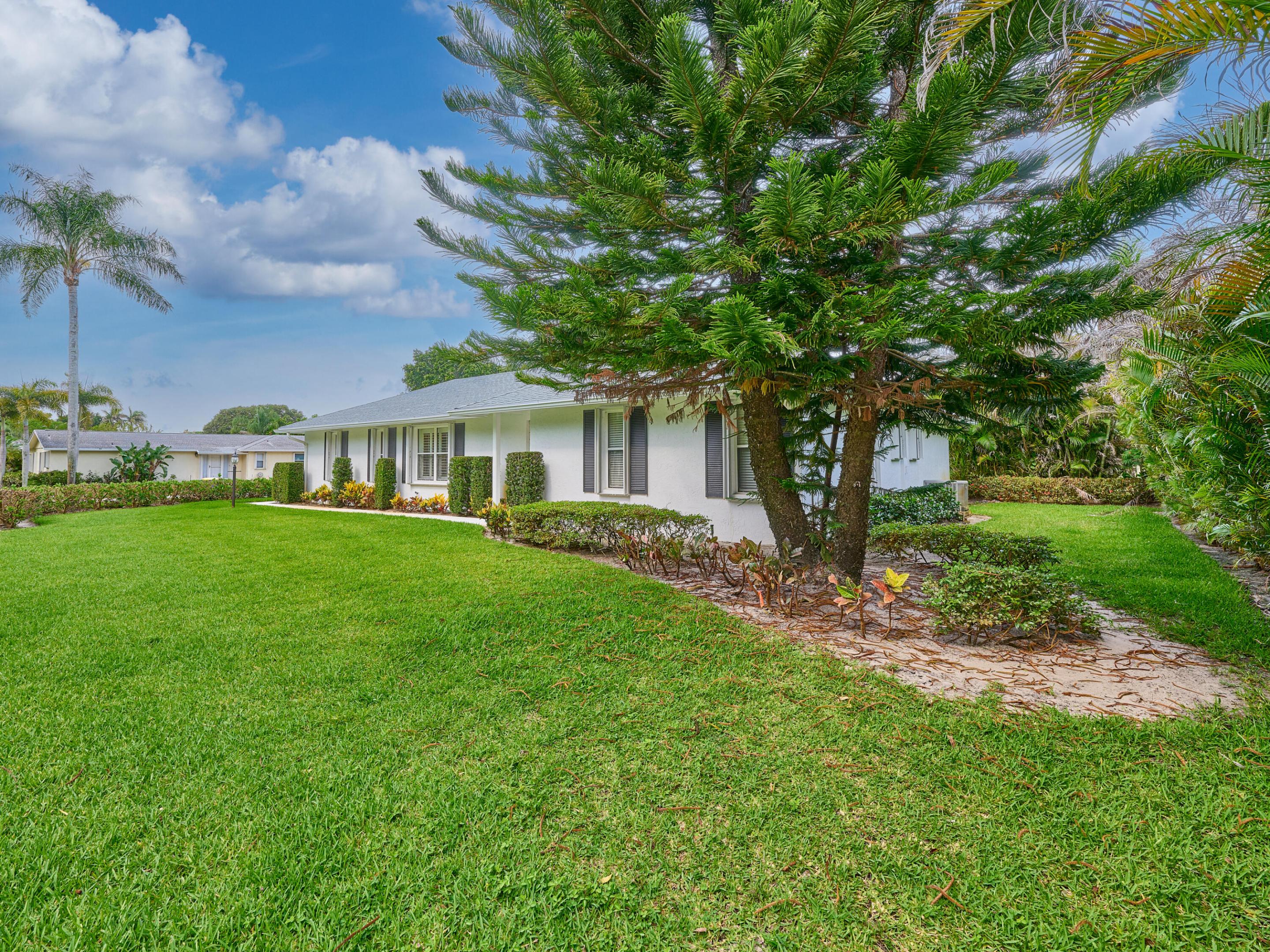 IROQUOIS PARK, Little Club - Residential