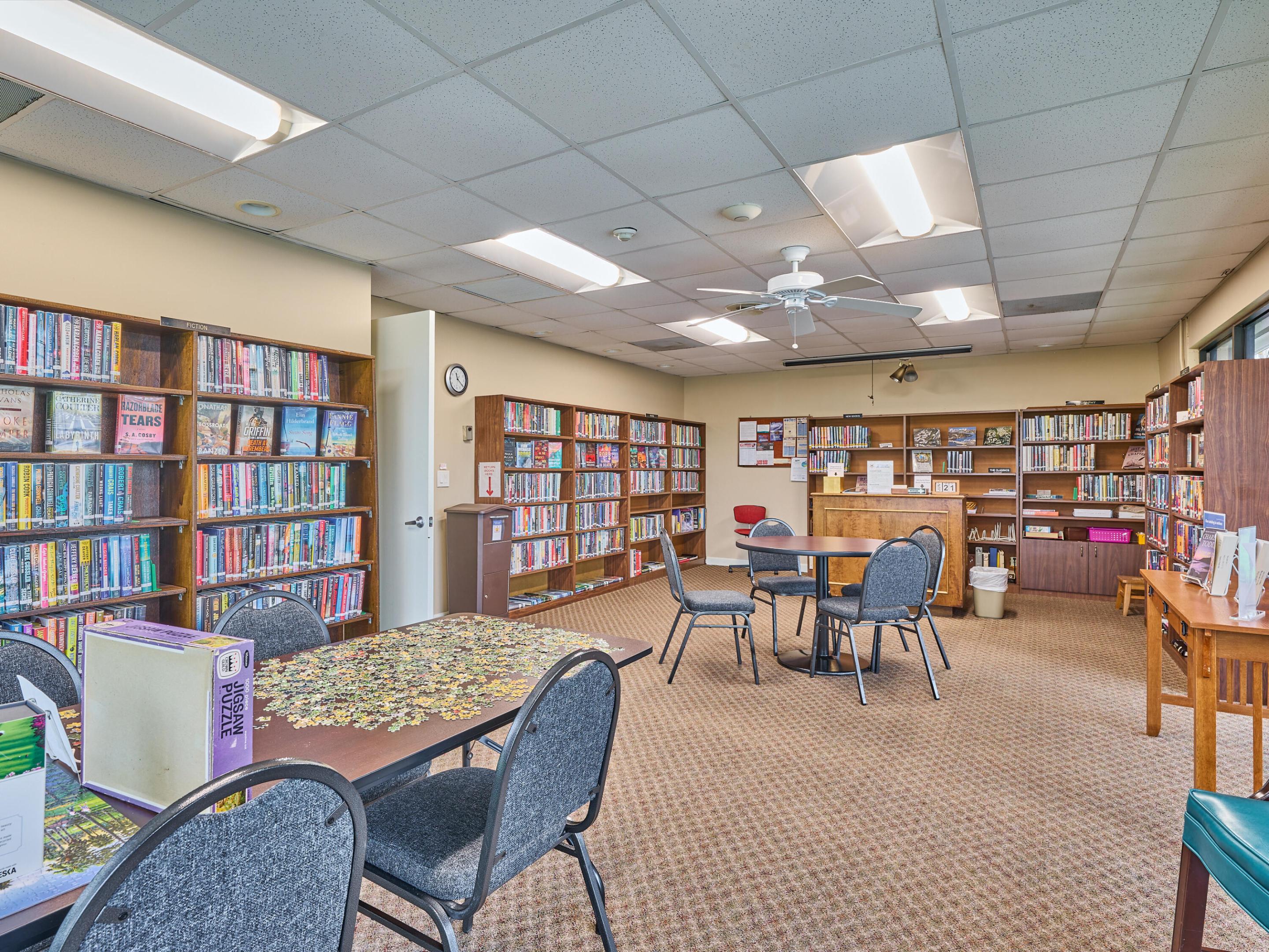 IROQUOIS PARK, Little Club - Residential