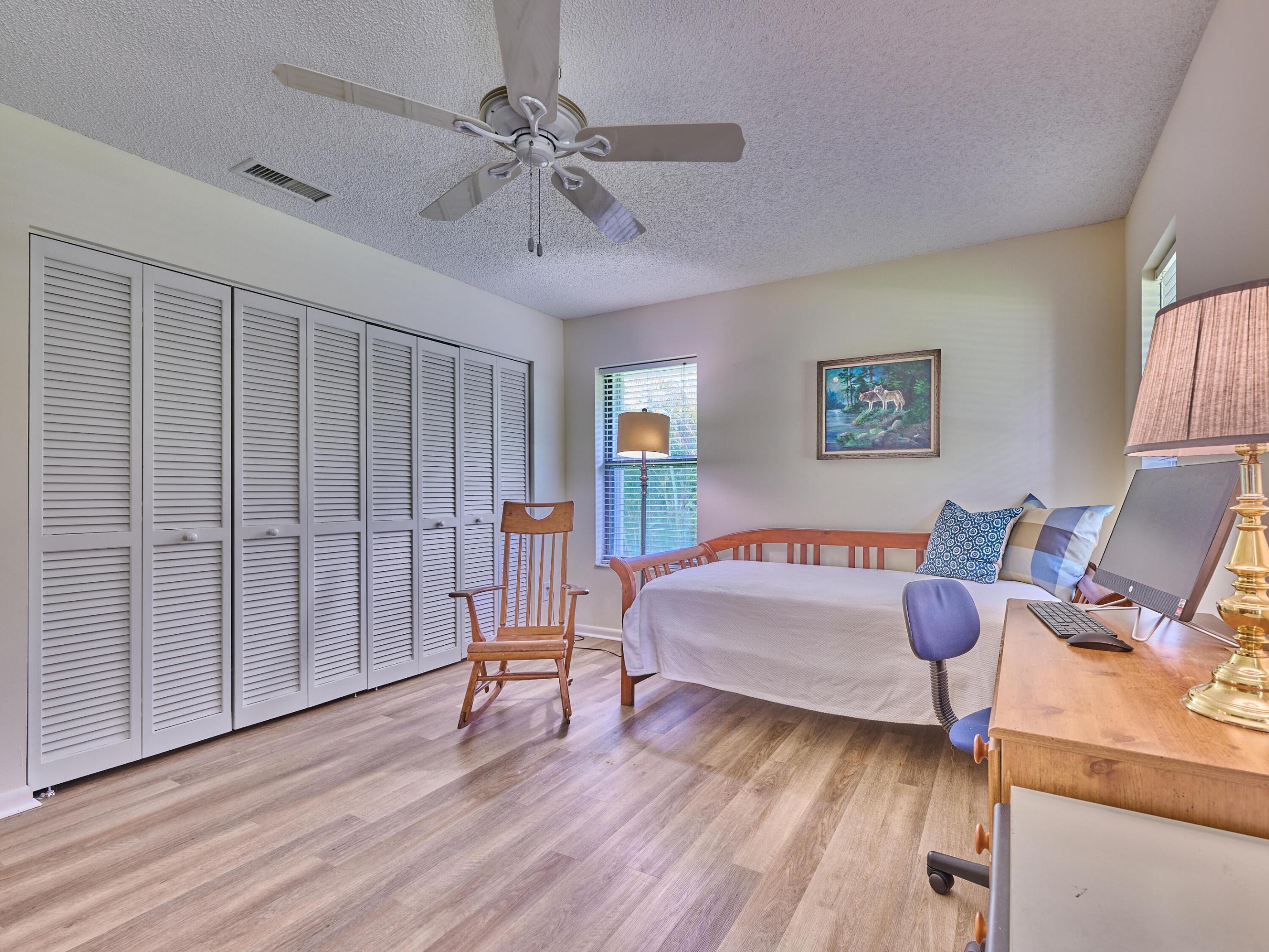 IROQUOIS PARK, Little Club - Residential
