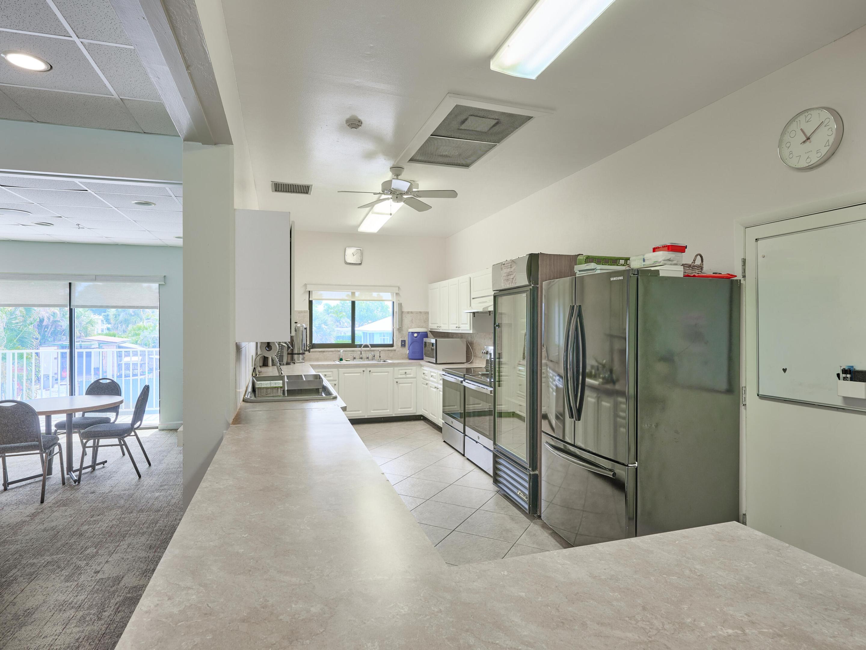 IROQUOIS PARK, Little Club - Residential