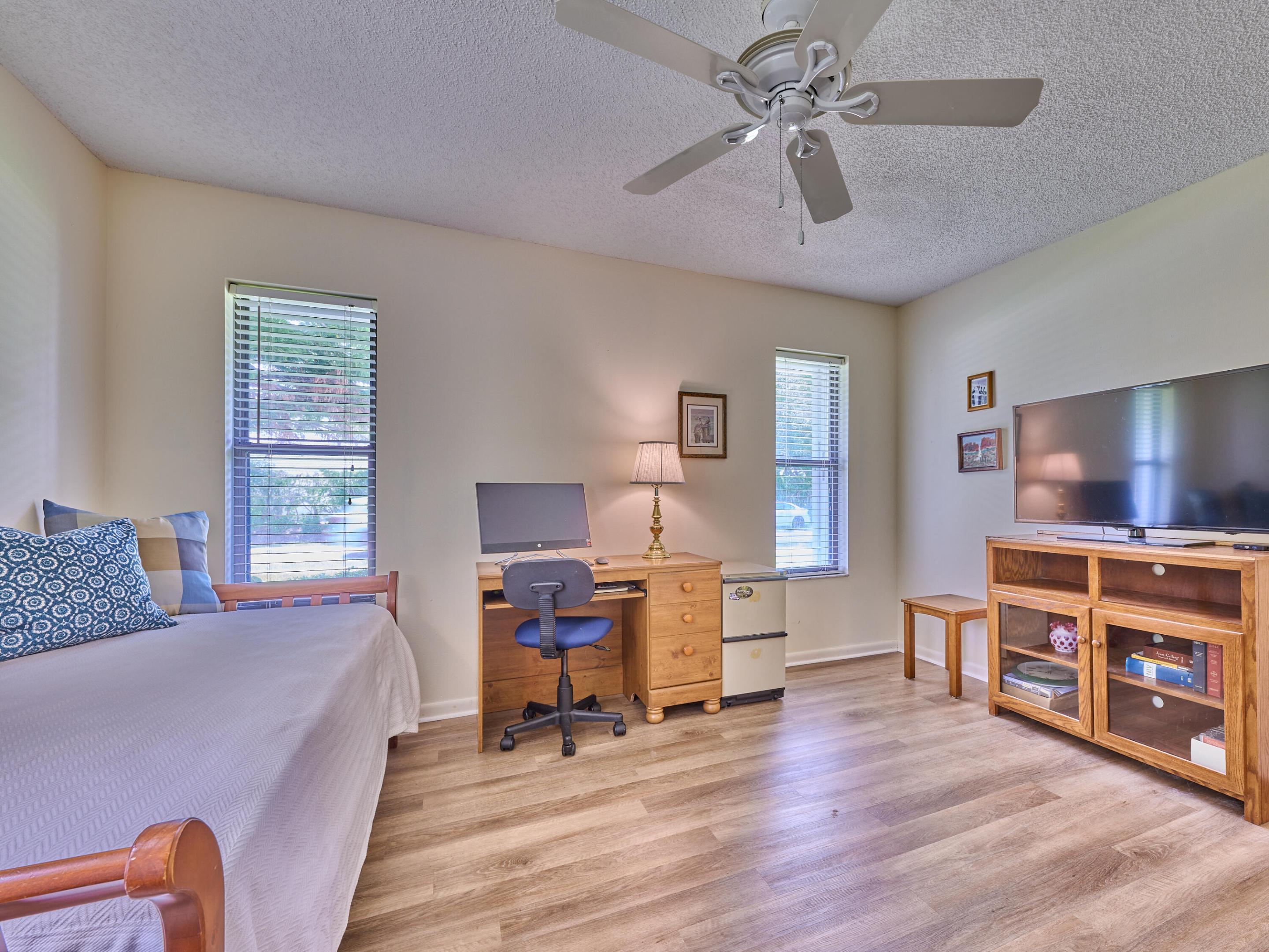 IROQUOIS PARK, Little Club - Residential