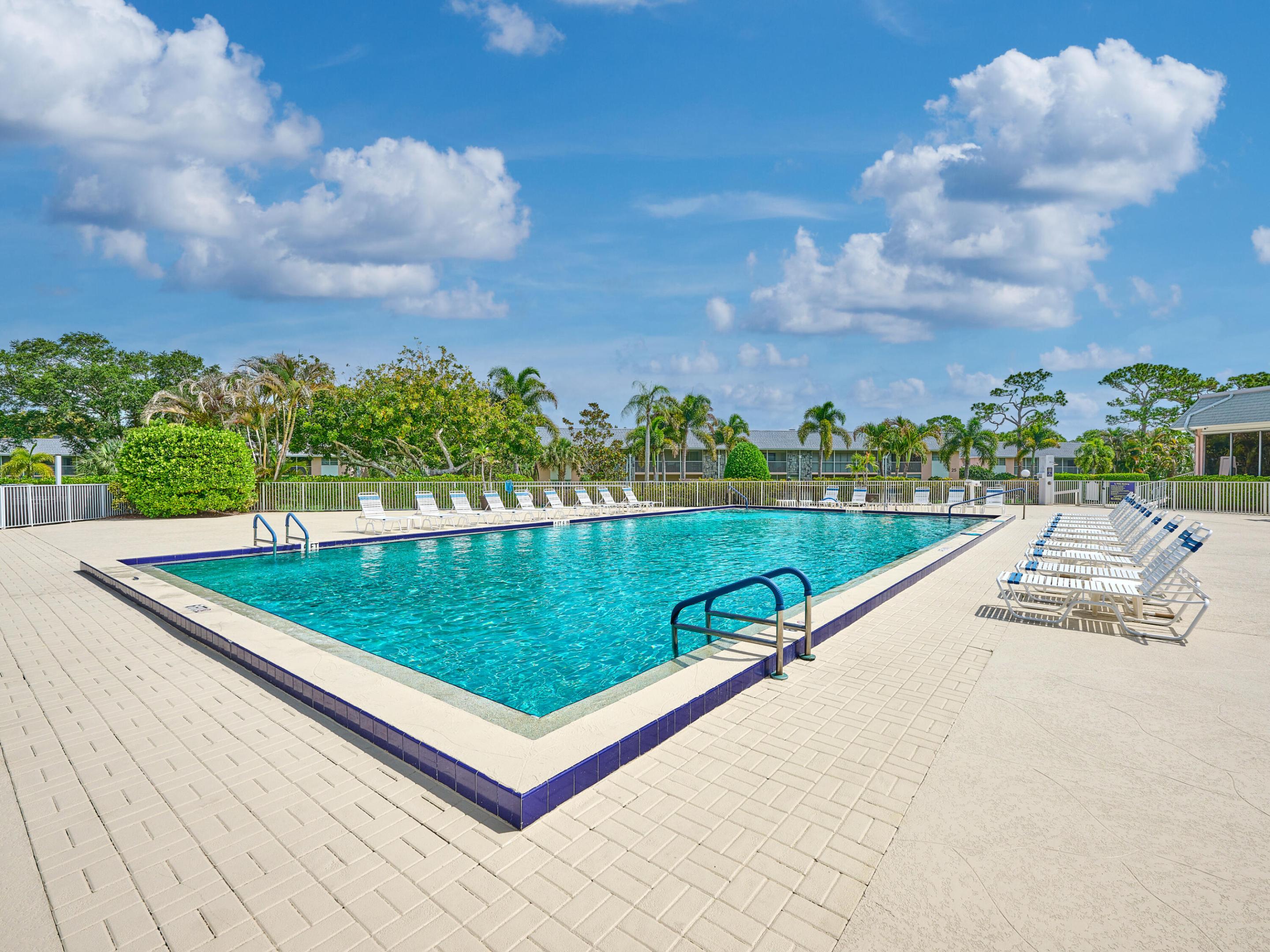 IROQUOIS PARK, Little Club - Residential
