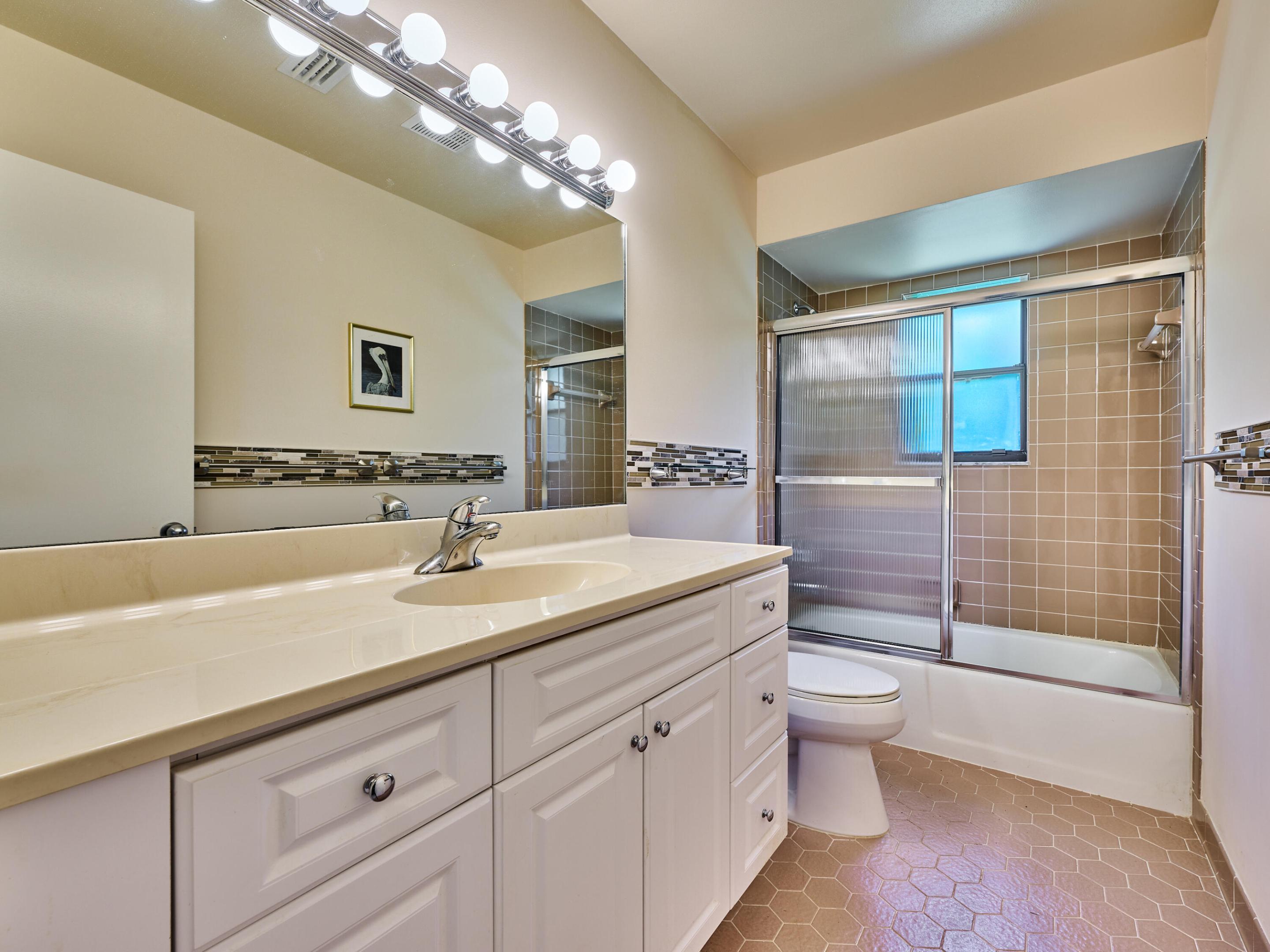 IROQUOIS PARK, Little Club - Residential