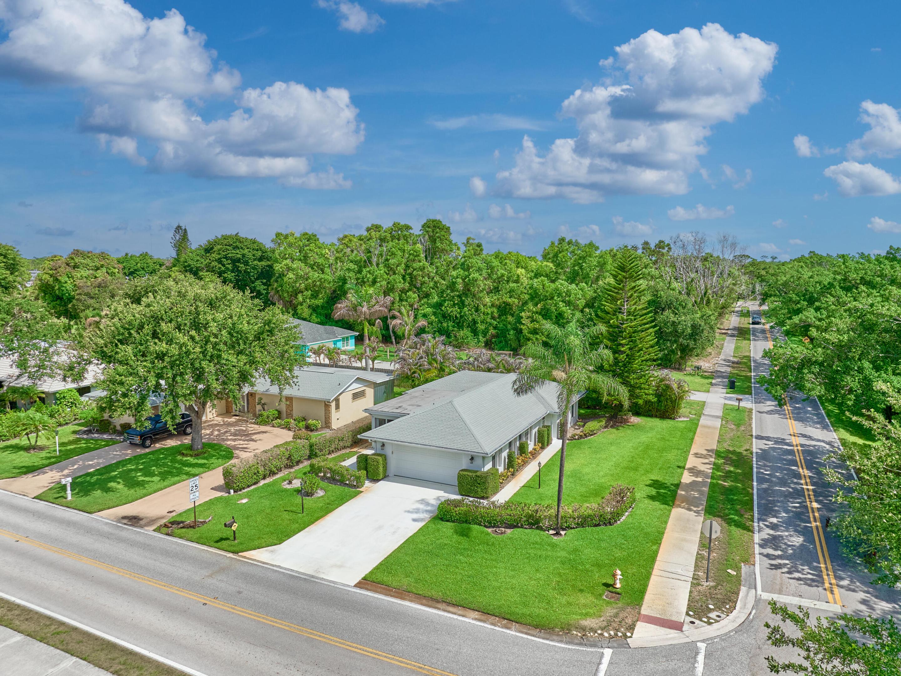 IROQUOIS PARK, Little Club - Residential